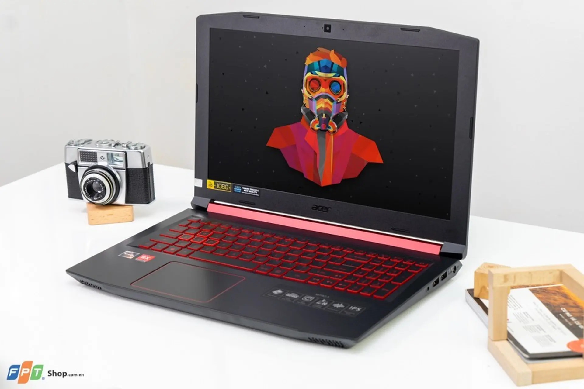 FPT Shop tặng bộ quà hơn 1 triệu đồng khi mua laptop dùng CPU AMD