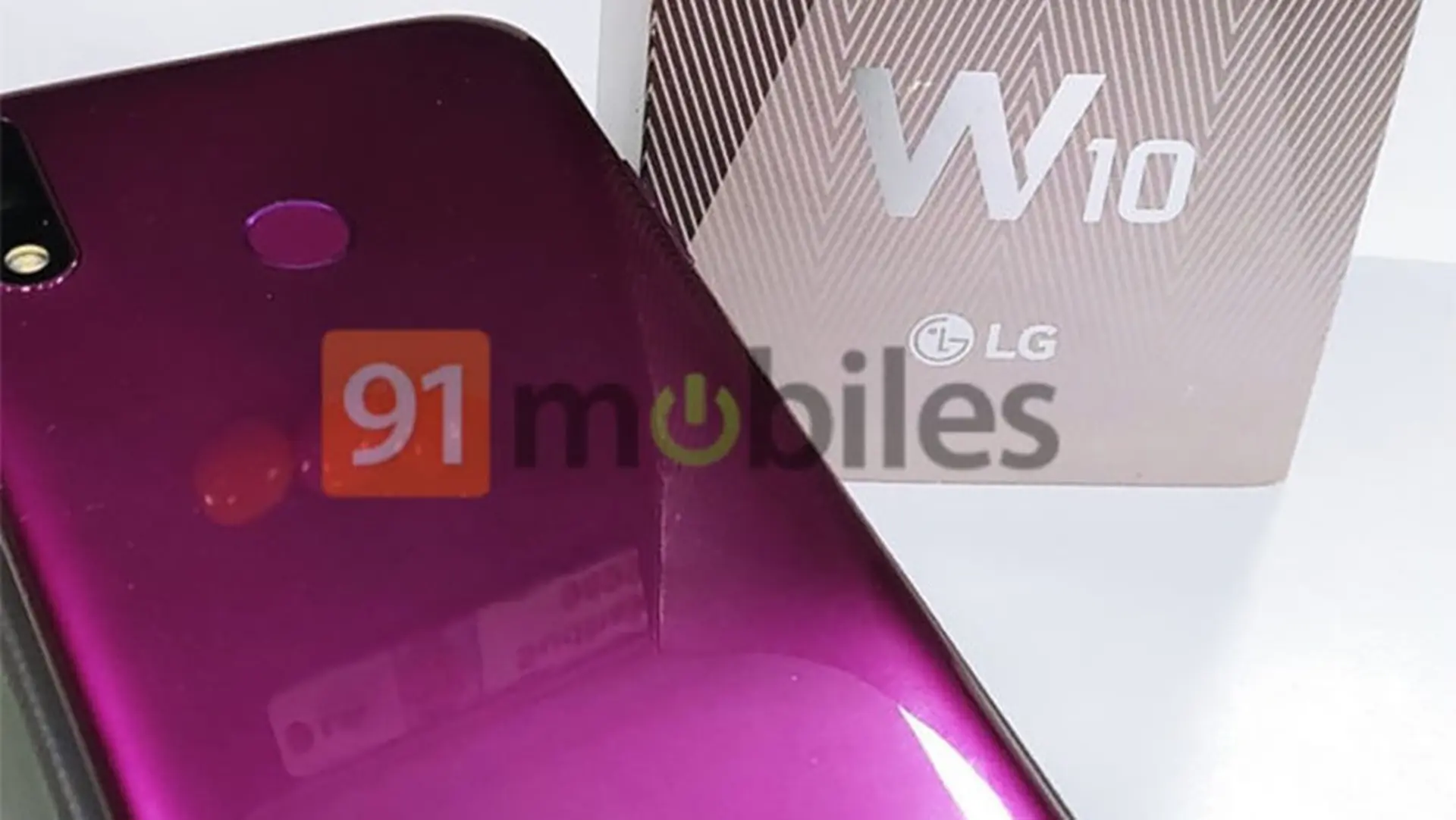 LG W10 bất ngờ lộ ảnh thực tế với hệ thống camera kép, cảm biến vân tay ở phía sau