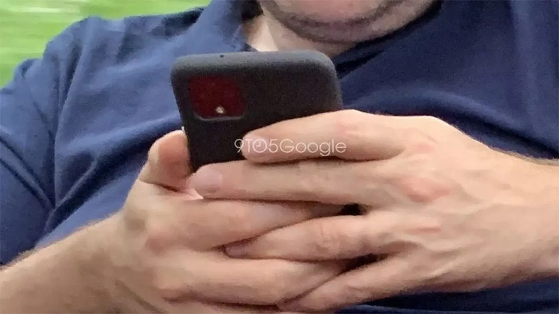 Pixel 4 bất ngờ xuất hiện ngoài đời thực với cụm camera vuông khổng lồ