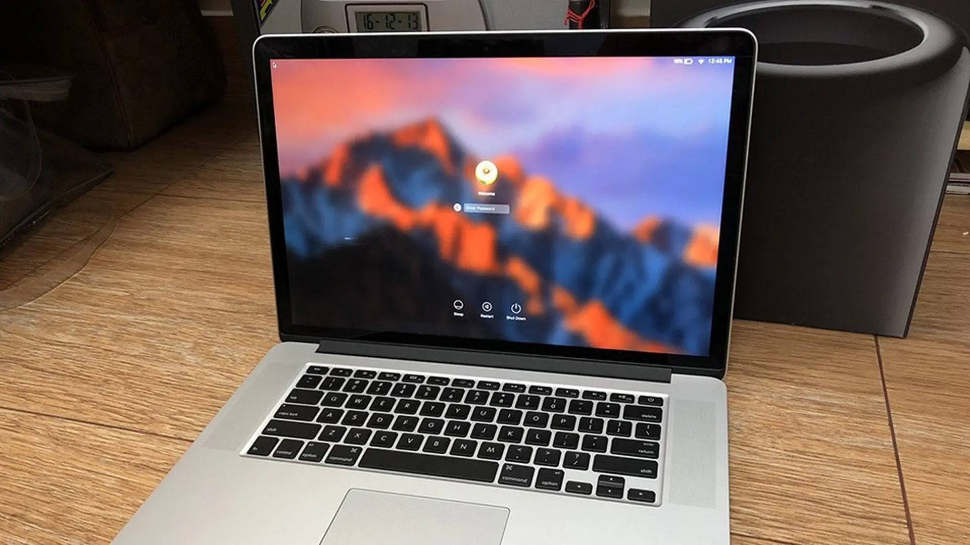 Apple triển khai chương trình thay thế pin MacBook Pro 2015