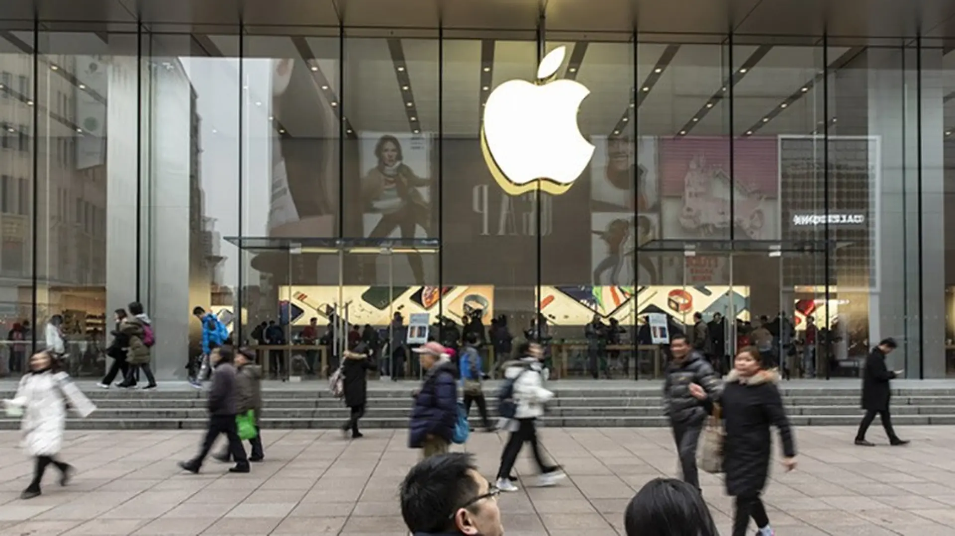 Nhà sáng lập Foxconn kêu gọi Apple chuyển nhà máy ra khỏi Trung Quốc