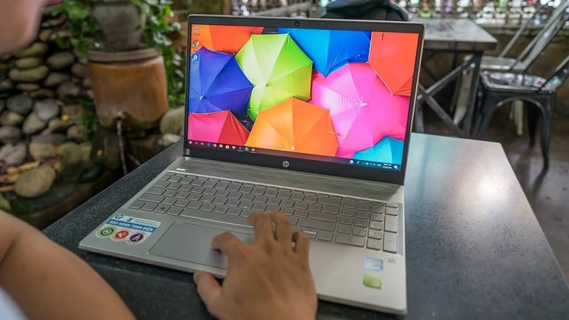 HP Pavilion 15: Laptop màn hình lớn, CPU Intel Whiskey Lake mới nhất, và card rời NVIDIA mạnh mẽ