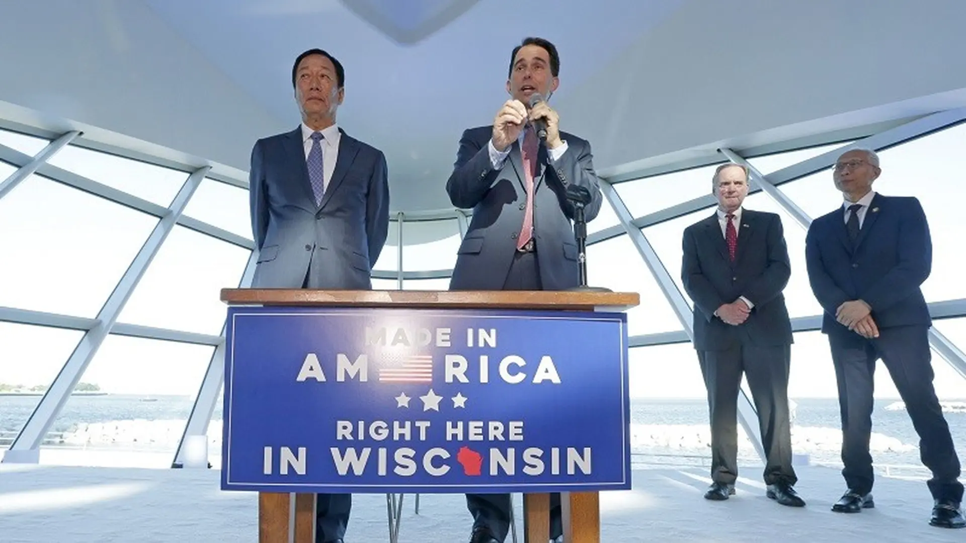 Nhà máy Foxconn tại Wisconsin vẫn tiếp tục xây dựng