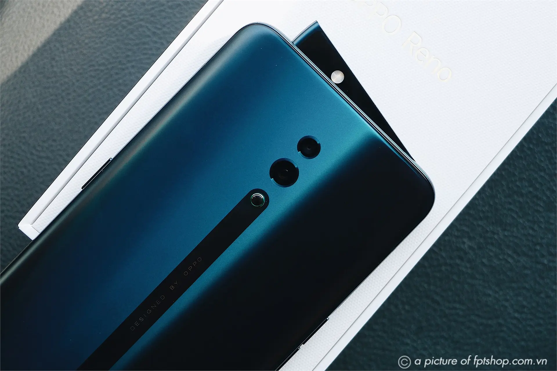 Đặt trước OPPO Reno, FPT Shop tặng ngay voucher 1 triệu đồng cùng loa bluetooth cực chất