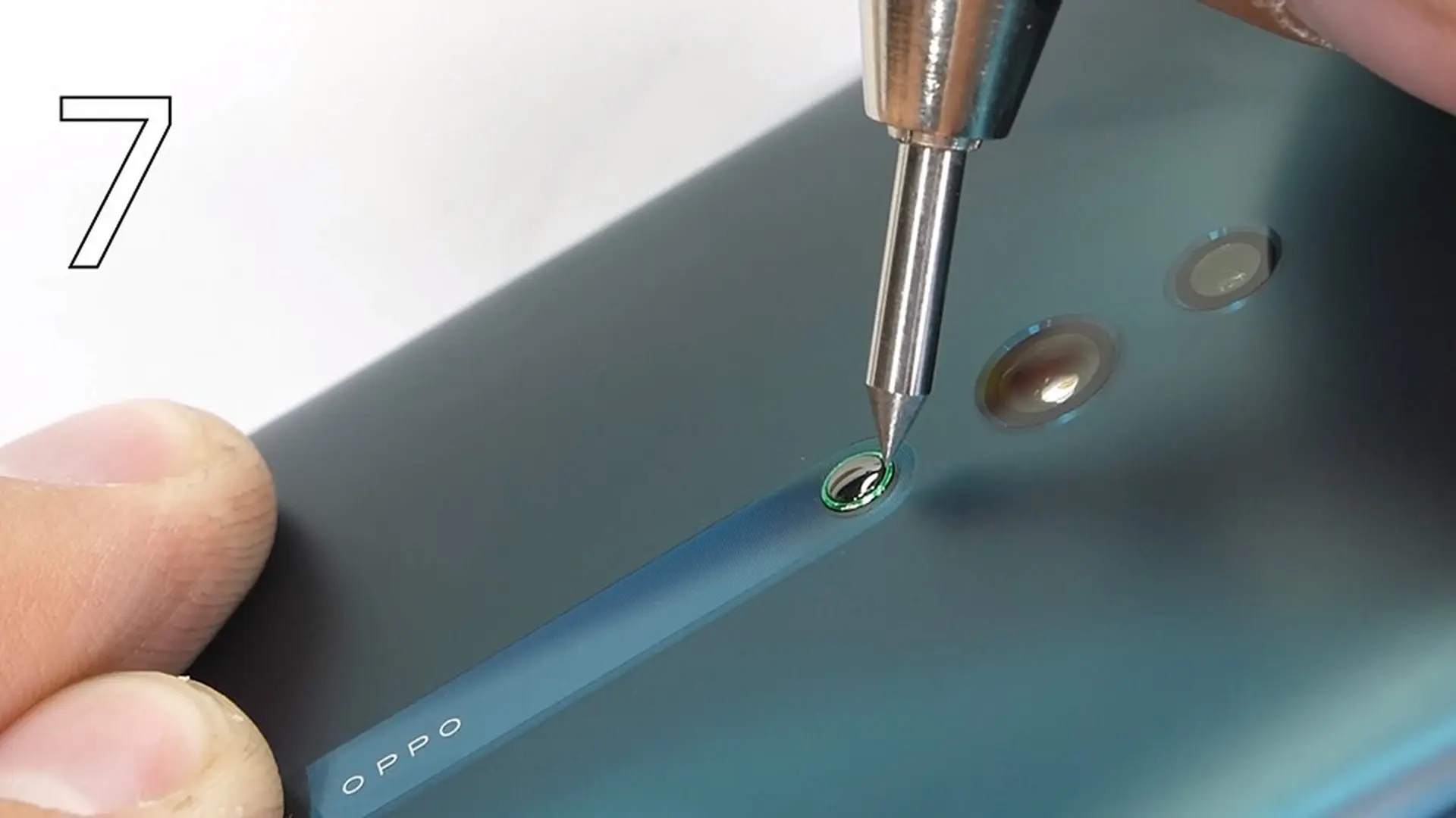 OPPO Reno vượt qua bài thử nghiệm về độ bền không có hư hại gì đáng kể