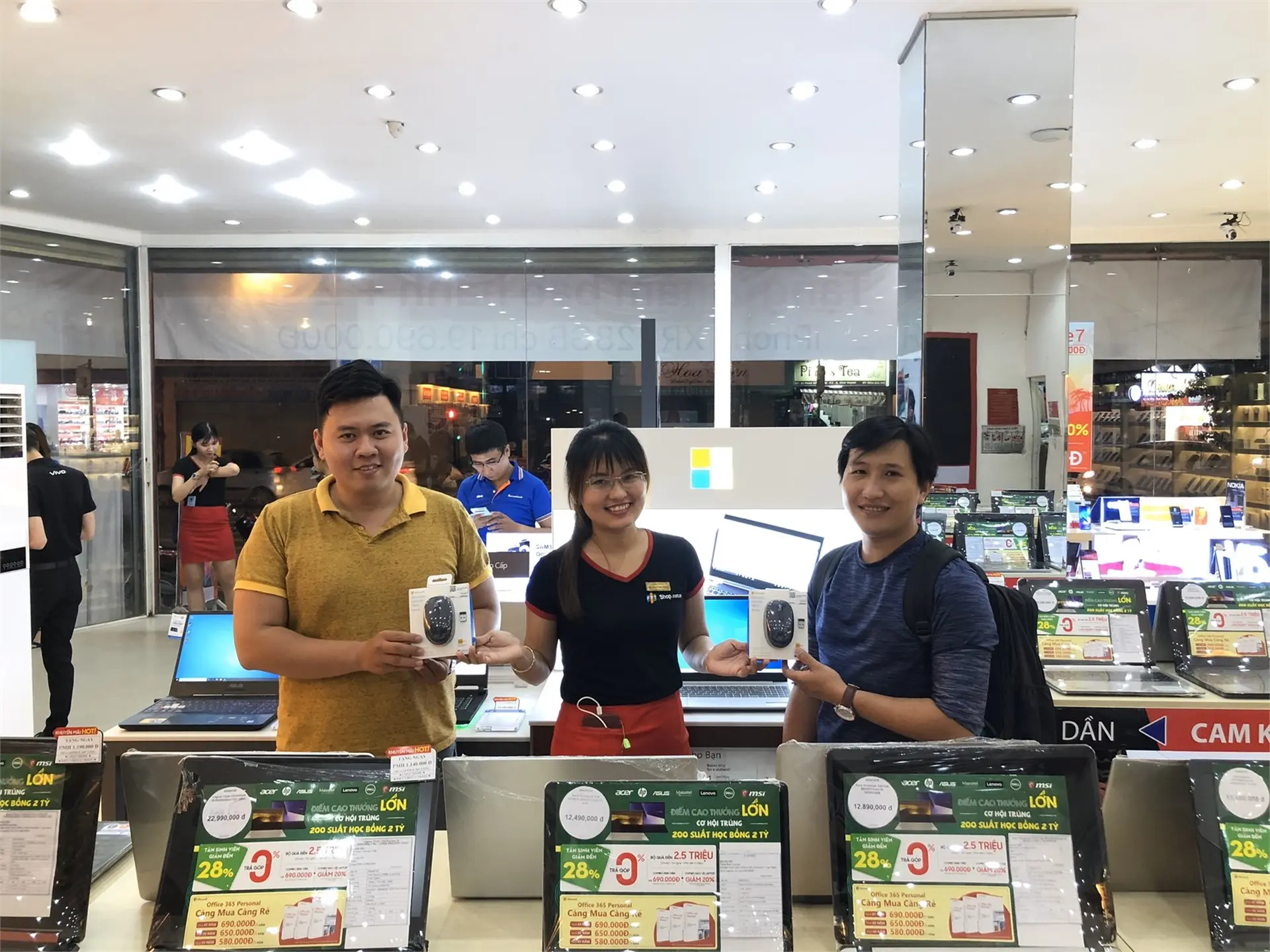 Trải nghiệm laptop, FPT Shop tặng ngay chuột Microsoft cao cấp 