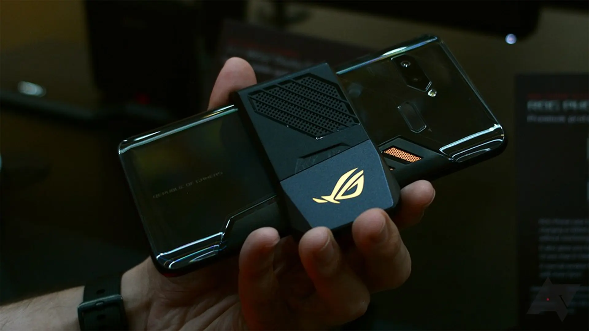 ASUS ROG Phone 2 xuất hiện trên TENAA màn hình 6,59 inch và pin 5,800mAh