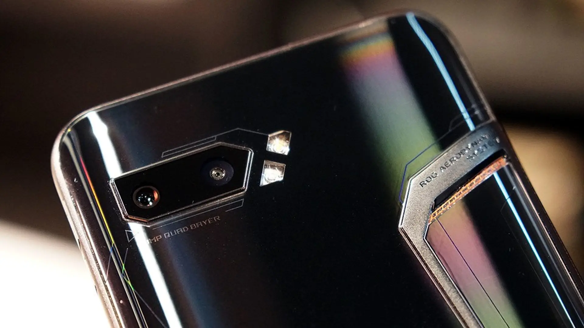 Bung máy Asus ROG Phone 2 khám phá viên pin lớn cùng hệ thống tản nhiệt