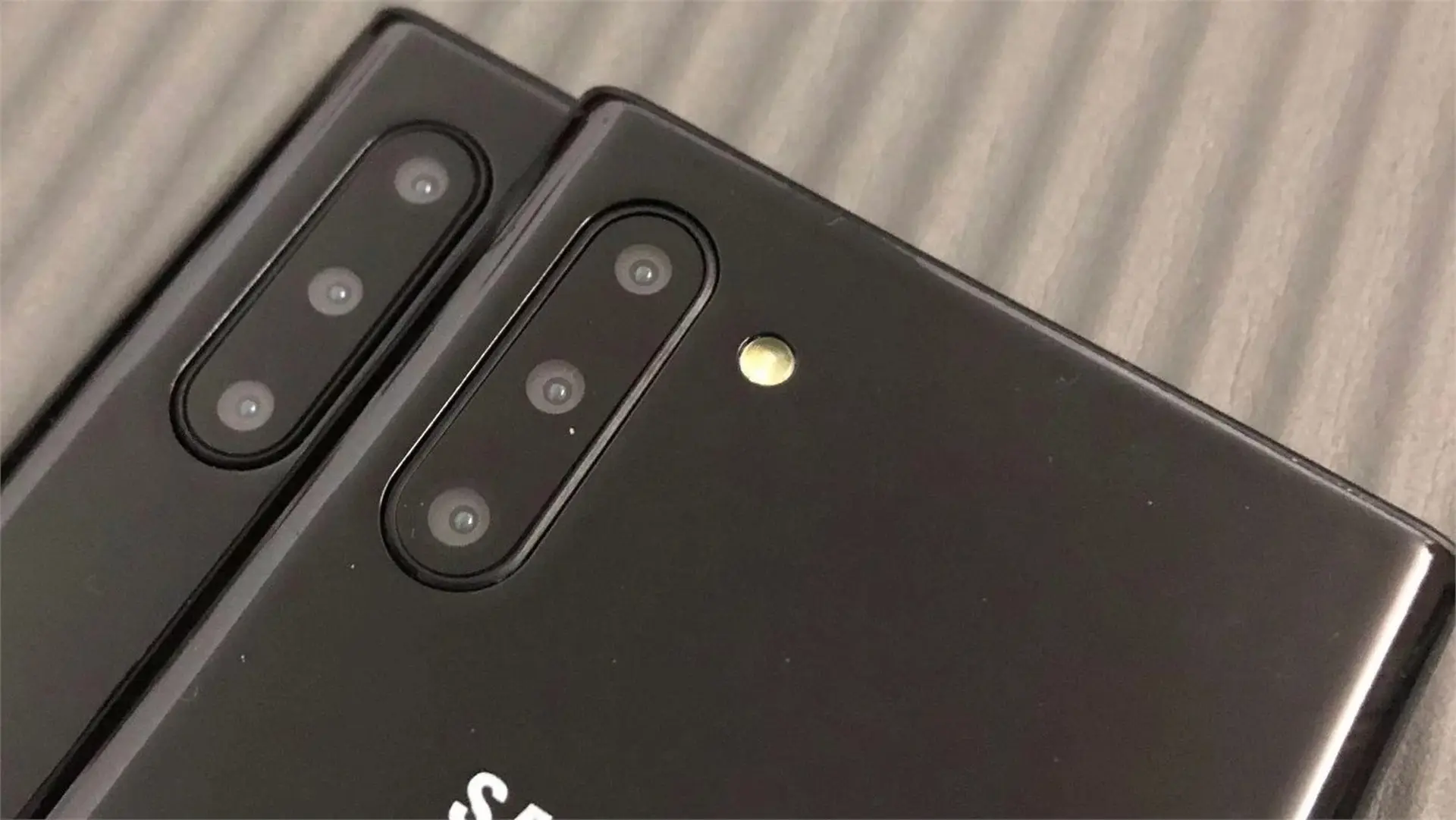 Đây là những hình ảnh thực tế của Galaxy Note 10 và Galaxy Note 10 Plus