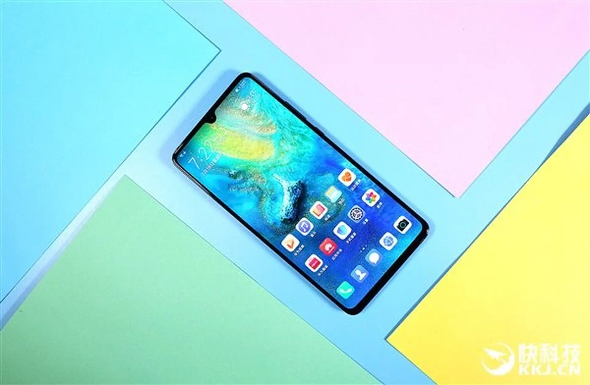 Cận cảnh Huawei Mate 20X 5G: Thêm công nghệ 5G, thiết kế "bình cũ" nhưng vẫn đẹp nao lòng người