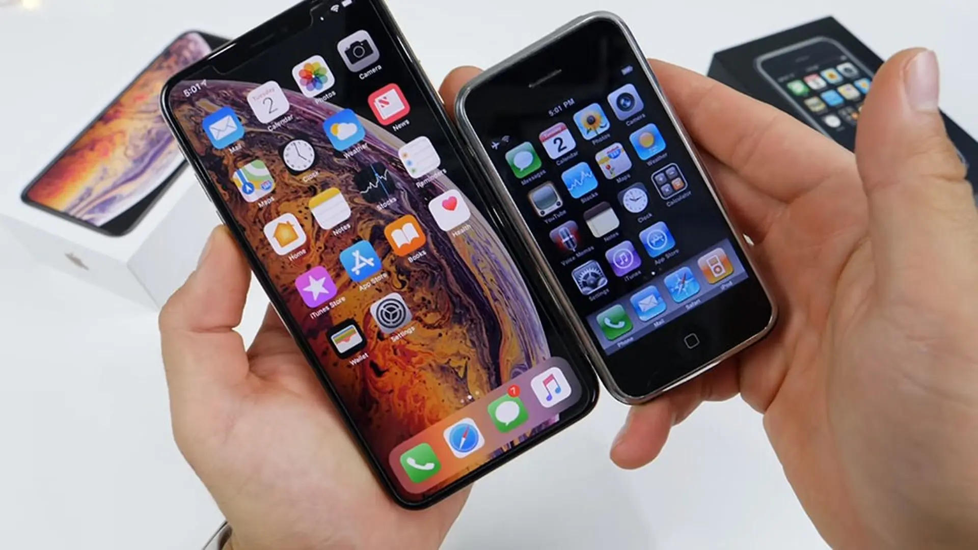 iPhone XS Max và iPhone 2G: những sự khác biệt sau 12 năm