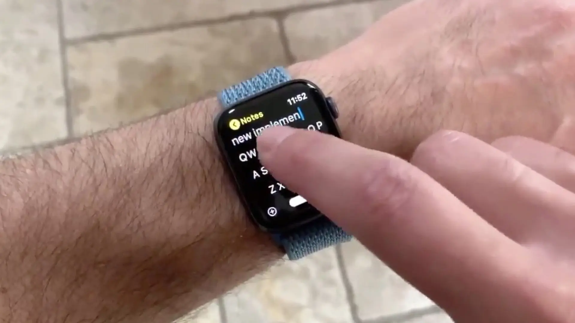 Apple Watch sắp được trang bị bàn phím đầy đủ, gõ cực nhanh nhờ AI?
