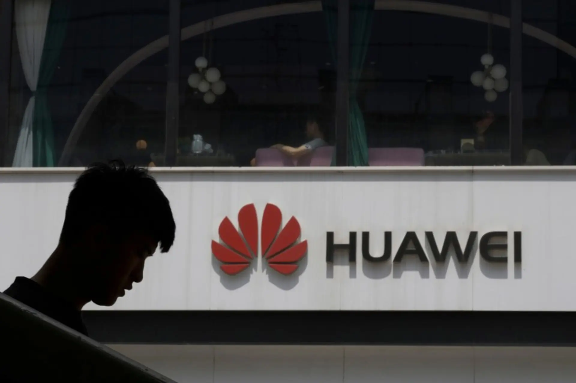 Ngạc nhiên chưa: Thiết bị đầu tiên chạy HongmengOS của Huawei không phải là smartphone