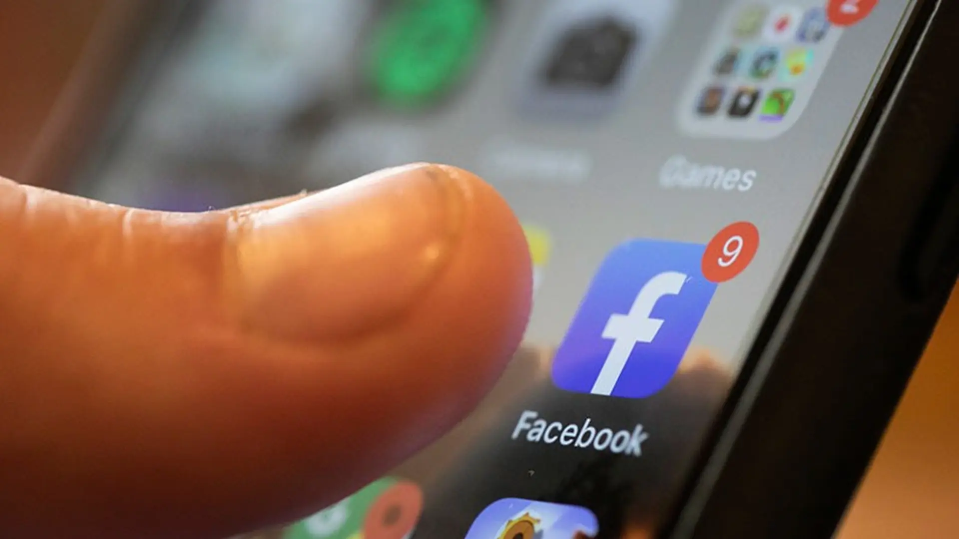 Facebook sẽ sử dụng con người để quản lý Tab Tin tức của mình