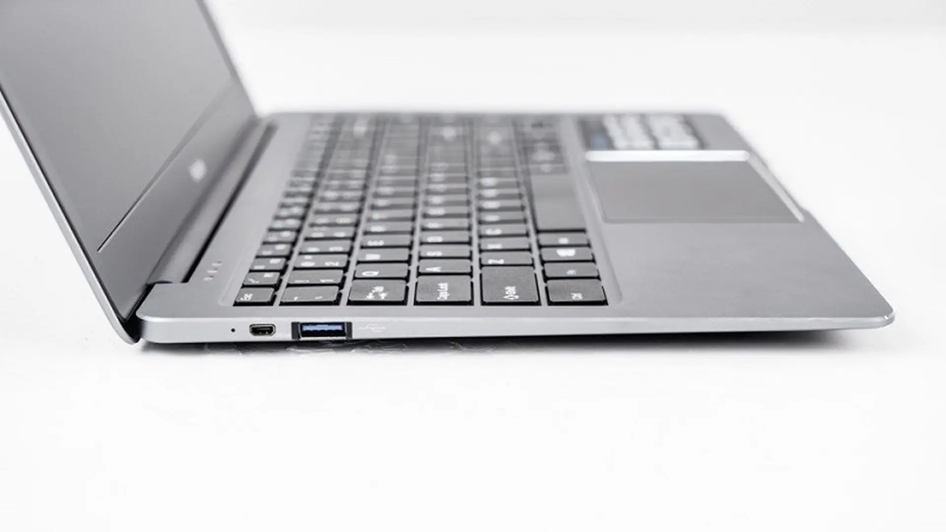 Chỉ hơn 4 triệu đã có laptop kim loại siêu mỏng, màn hình IPS hiển thị đẹp. Bạn tin nổi không?