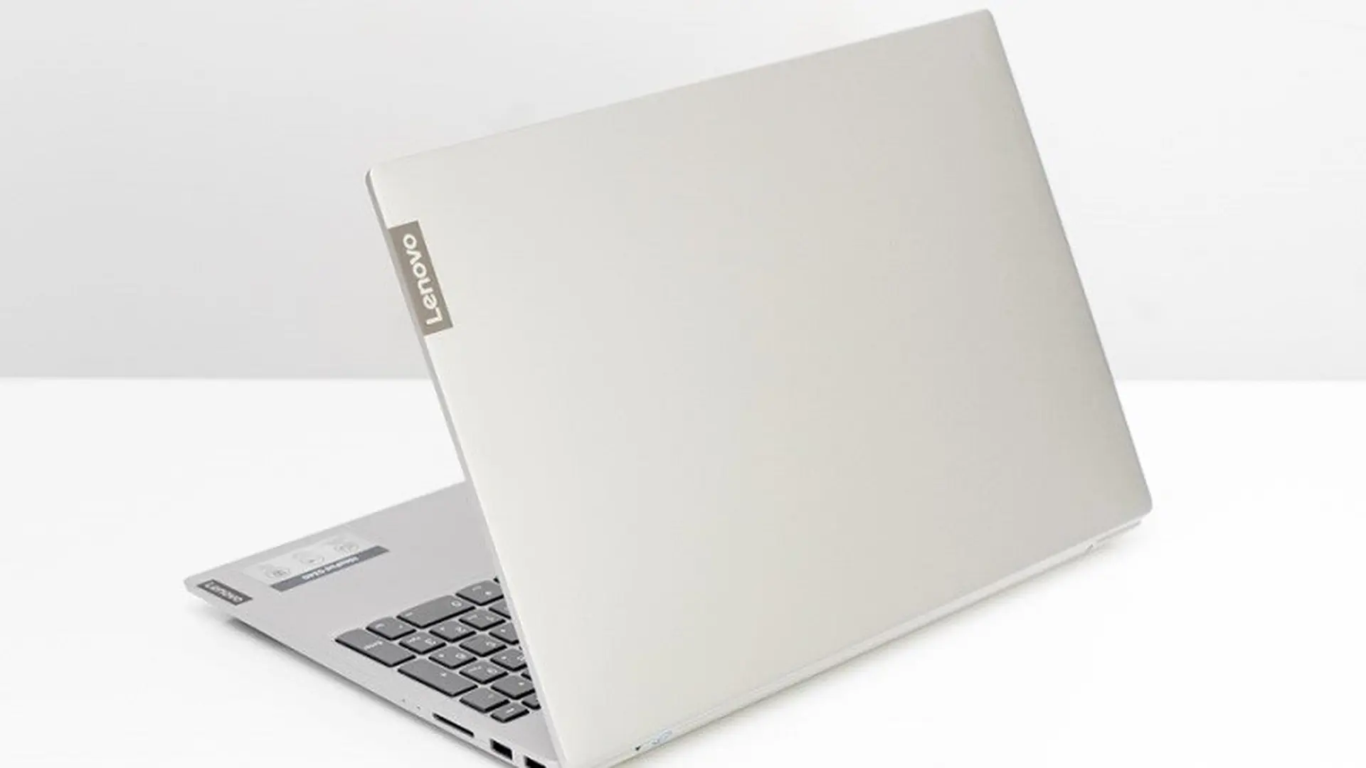 IdeaPad S340 phiên bản Ryzen Mobile: Laptop 4 nhân 8 luồng, SSD 256GB giá hợp lý nhất?