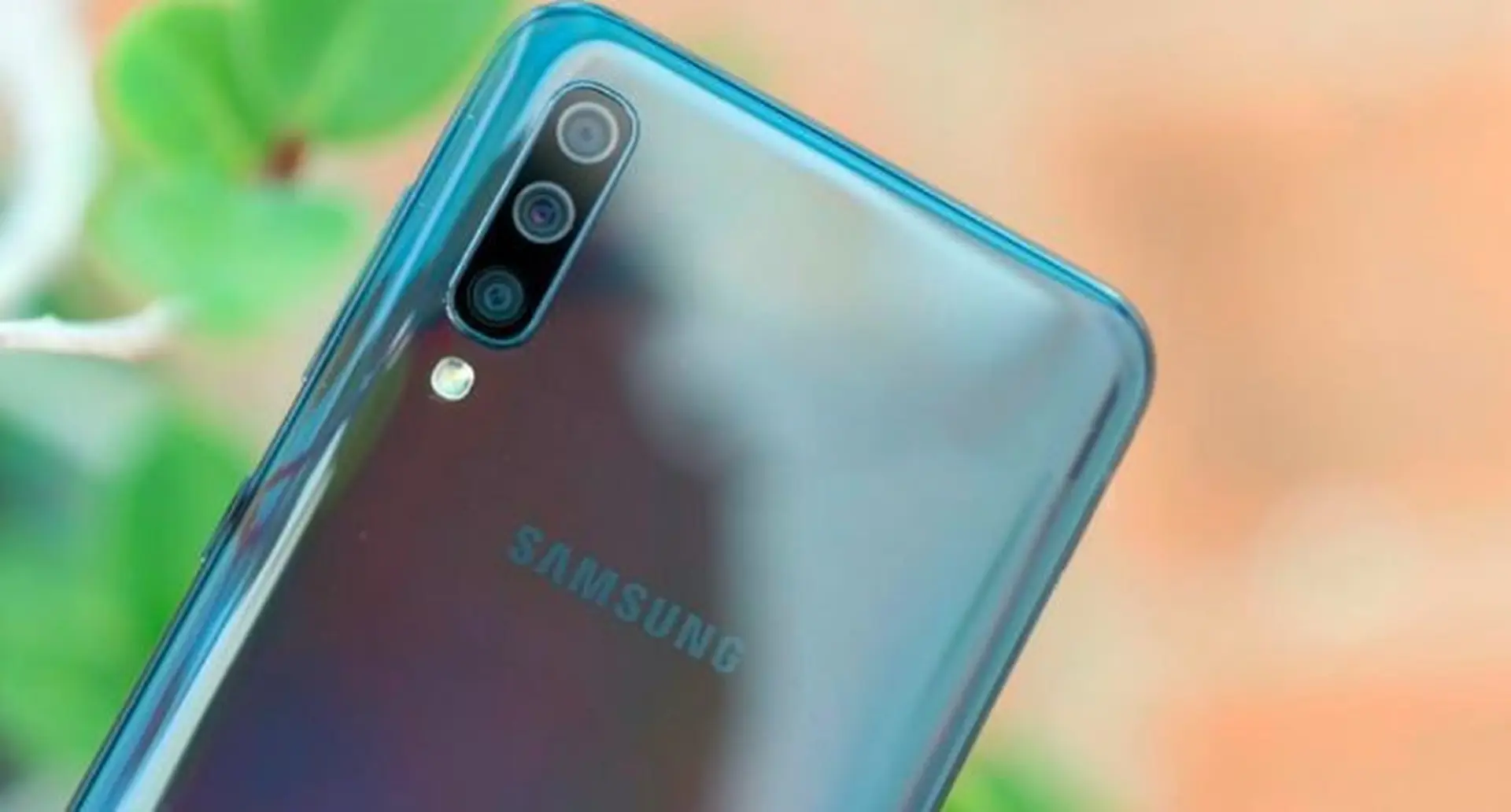 Galaxy M40 nhận bản vá bảo mật tháng 8/2019, bổ sung chế độ chụp đêm tốt hơn