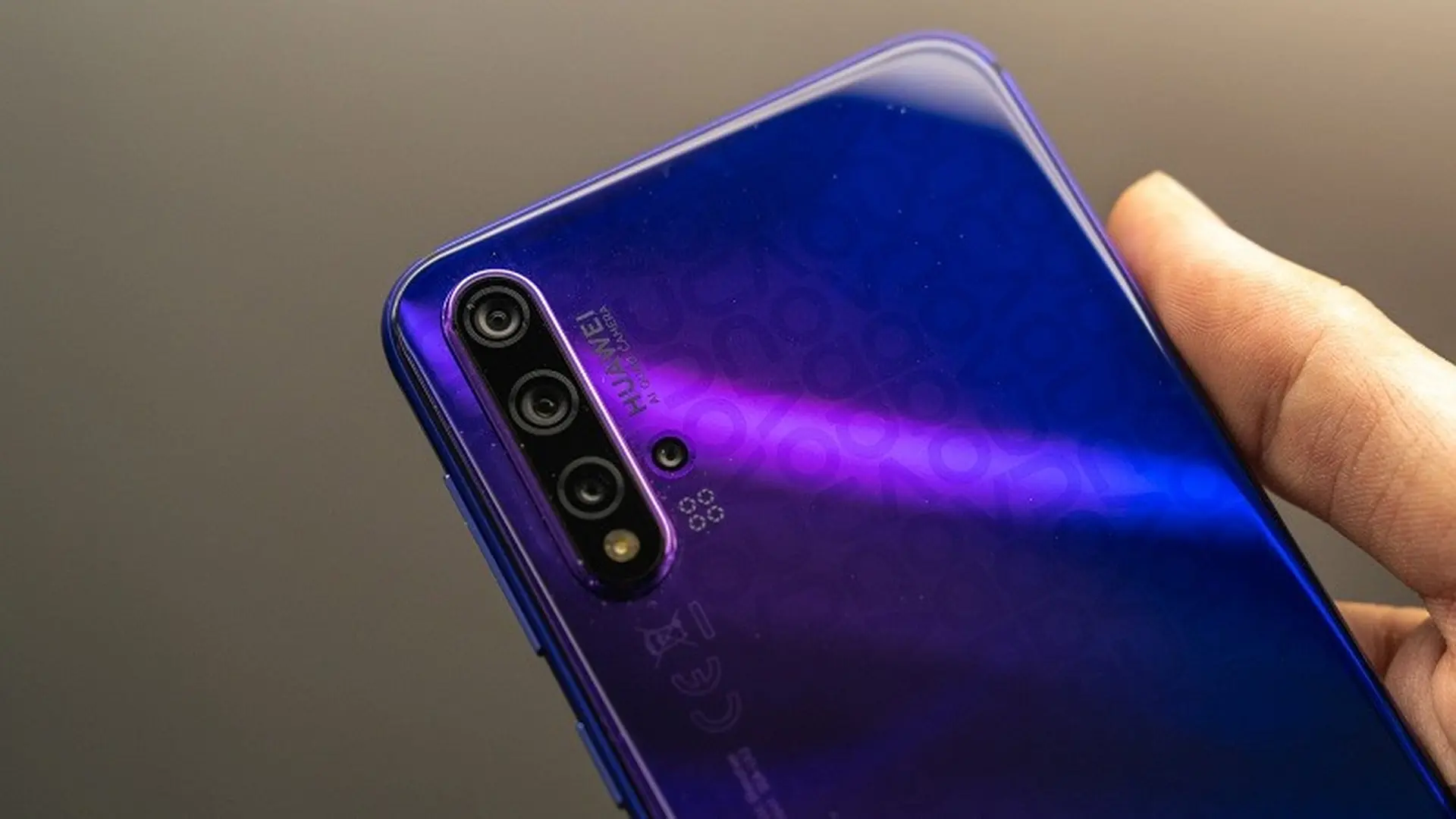 Huawei Nova 5T chính thức ra mắt: Chip Kirin 980, 4 camera sau, giá chỉ 8.8 triệu đồng