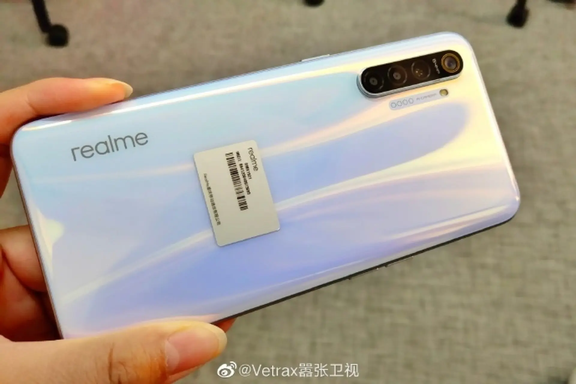 Xuất hiện ảnh trên tay thực tế trên tay Realme XT 