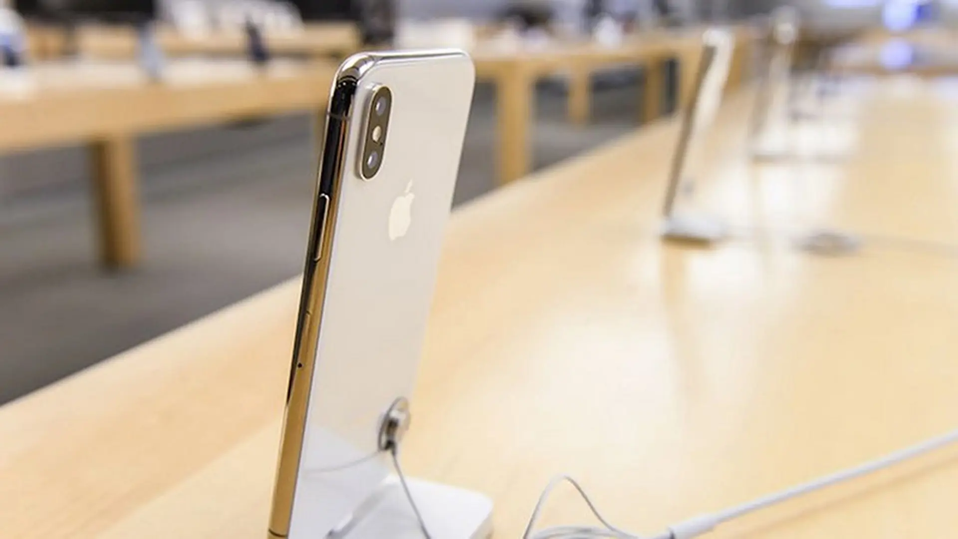 iPhone nhập khẩu từ Trung Quốc sẽ bị Mỹ áp thêm 10% thuế