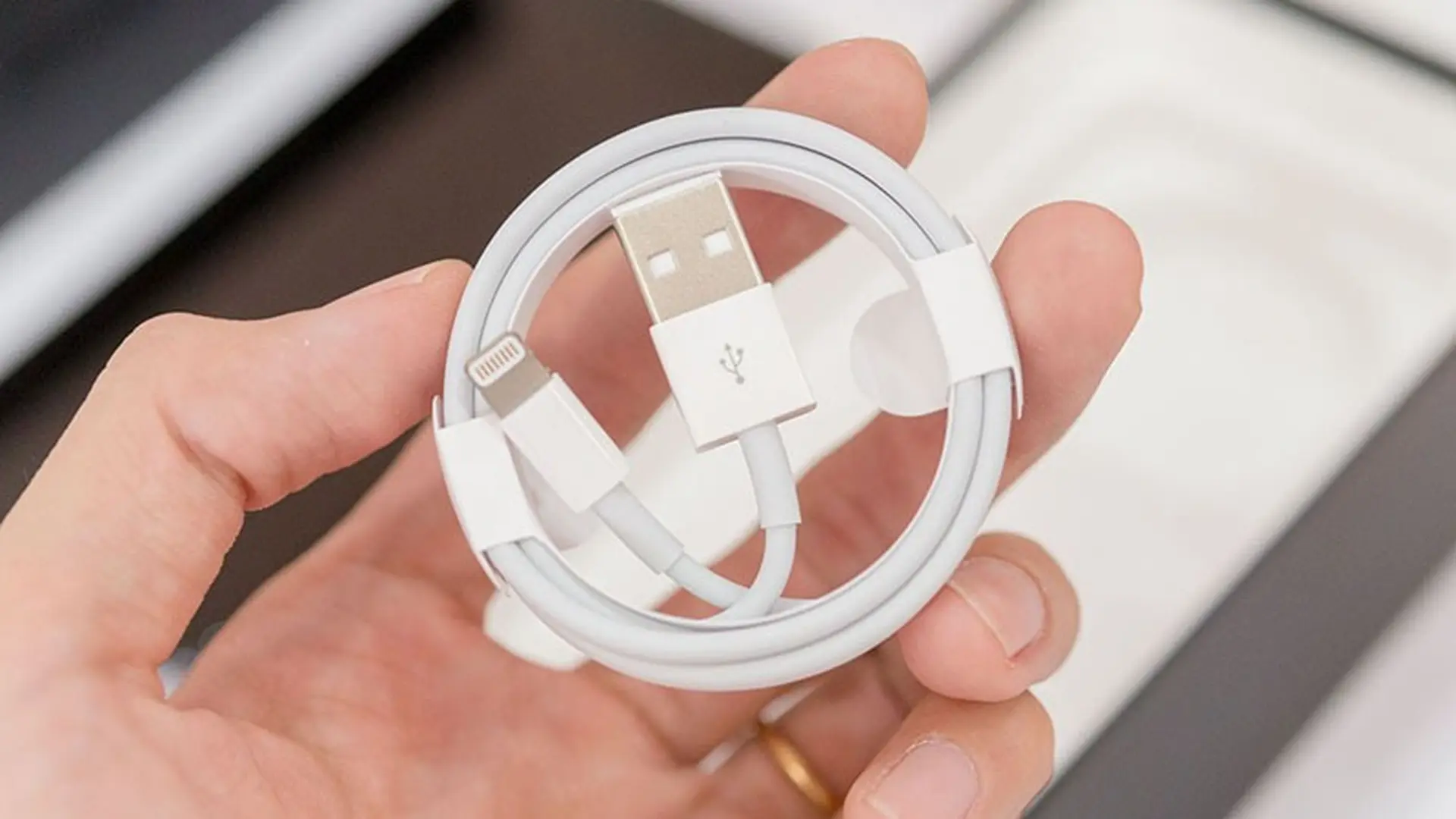 Lý do Apple nên bỏ cổng Lightning càng sớm càng tốt