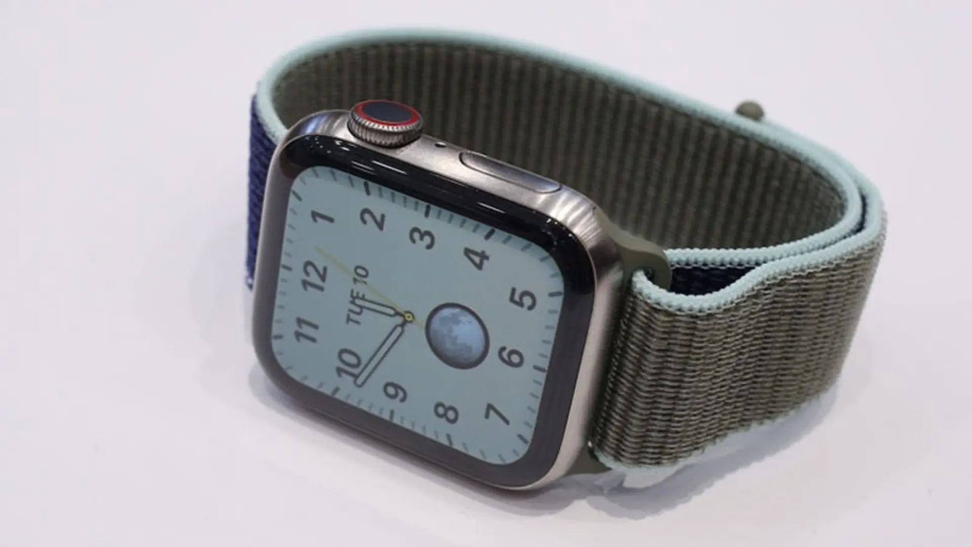 Trên tay Apple Watch Series 5 với màn hình luôn hiển thị