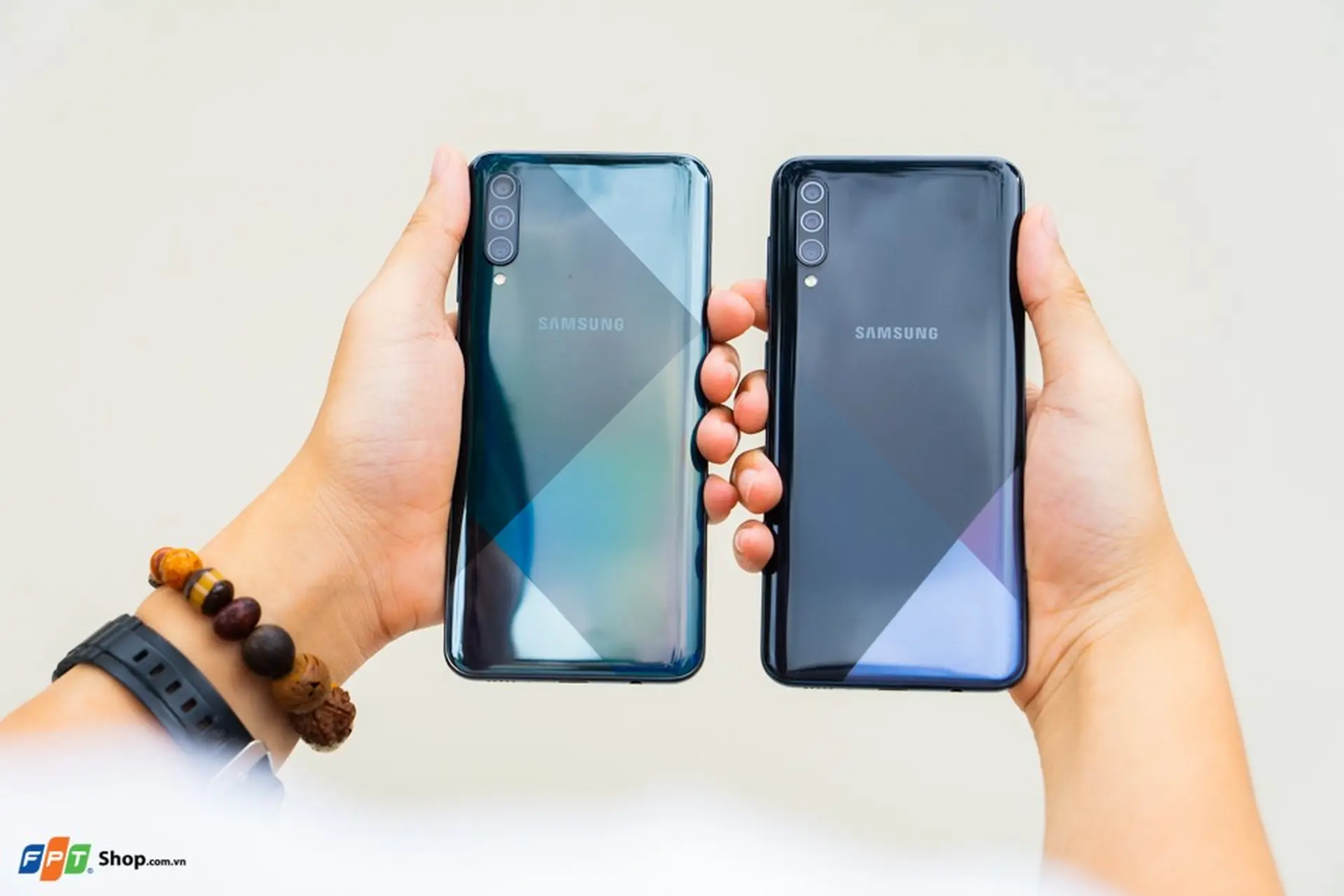 FPT Shop tặng gói bảo hiểm tai nạn bất ngờ cho chủ nhân máy Galaxy A50s