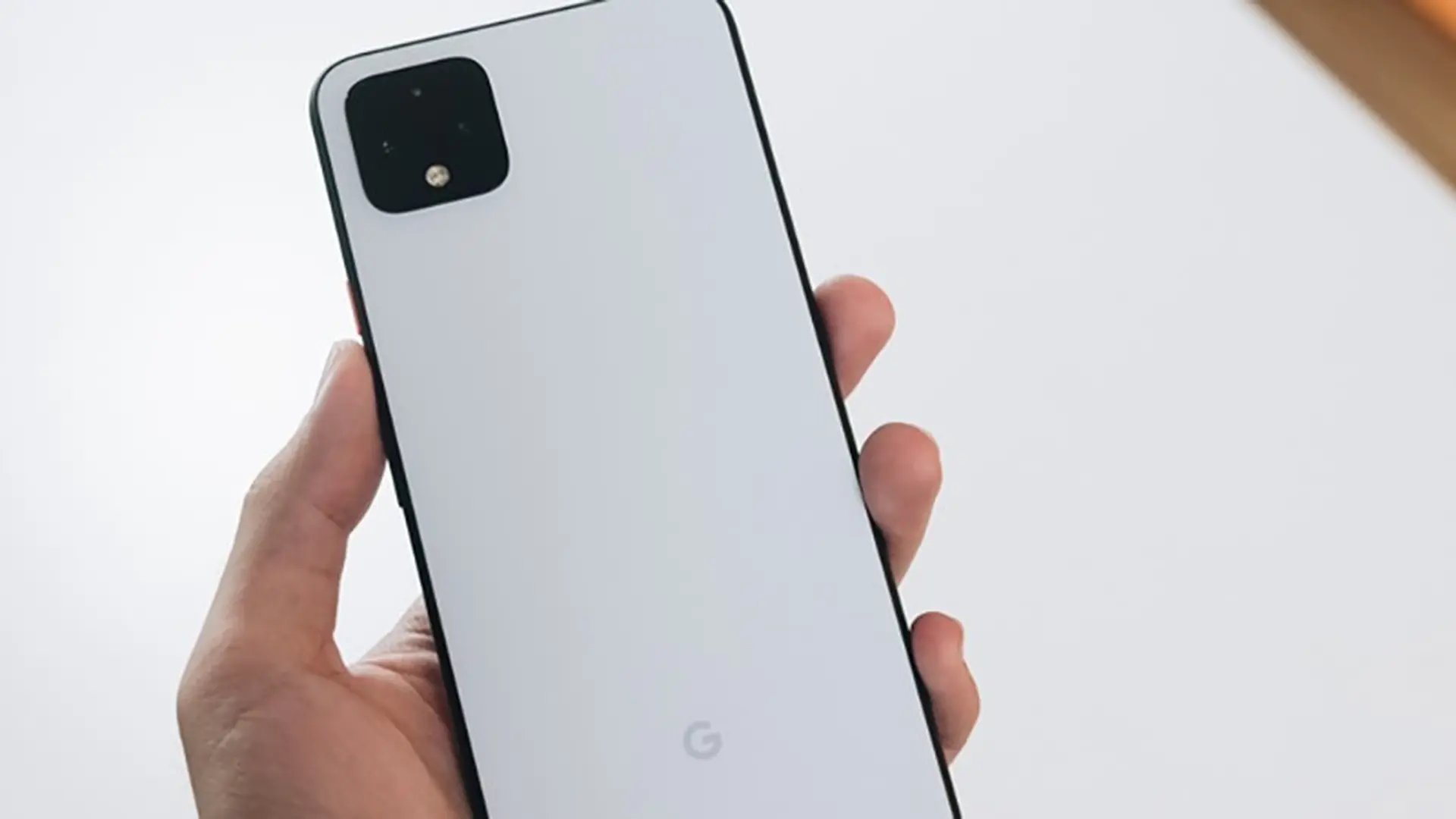 Chưa ra mắt, Google Pixel 4 XL bất ngờ lộ ảnh trên tay tại Việt Nam