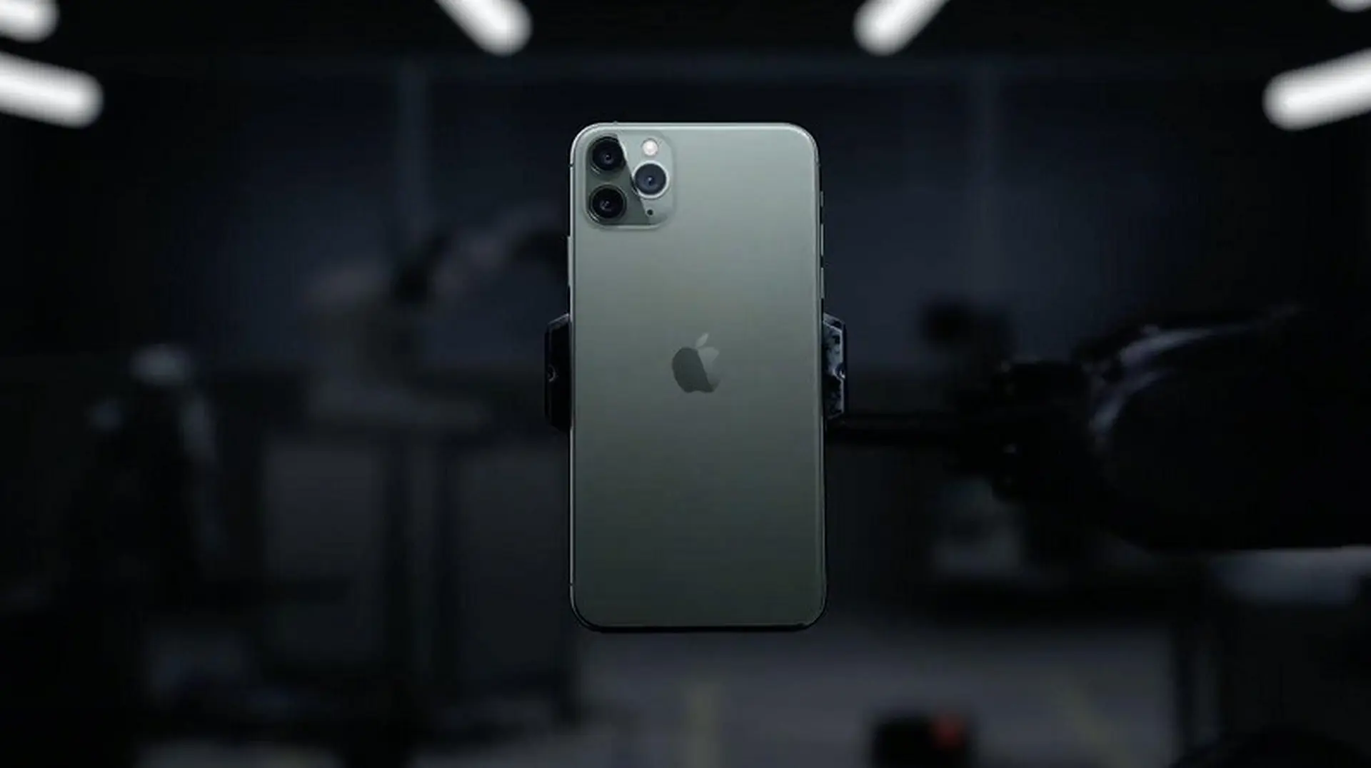 iPhone 11 sẽ được kích hoạt tính năng sạc ngược không dây trong tương lai?