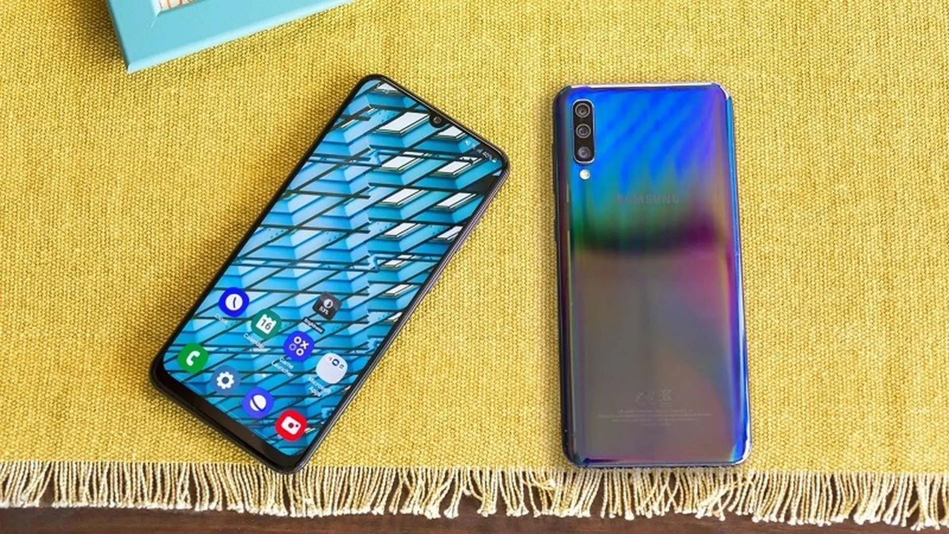 Giảm mạnh 800,000 đồng, Samsung Galaxy A50 đã ngon nay lại còn “hot” hơn gấp bội
