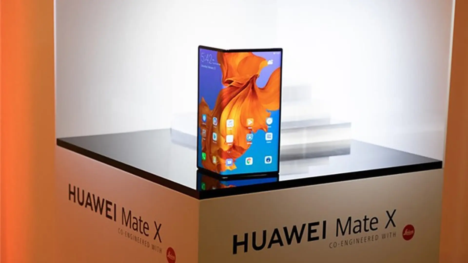 Huawei Mate X tiếp tục bị hoãn ngày lên kệ?
