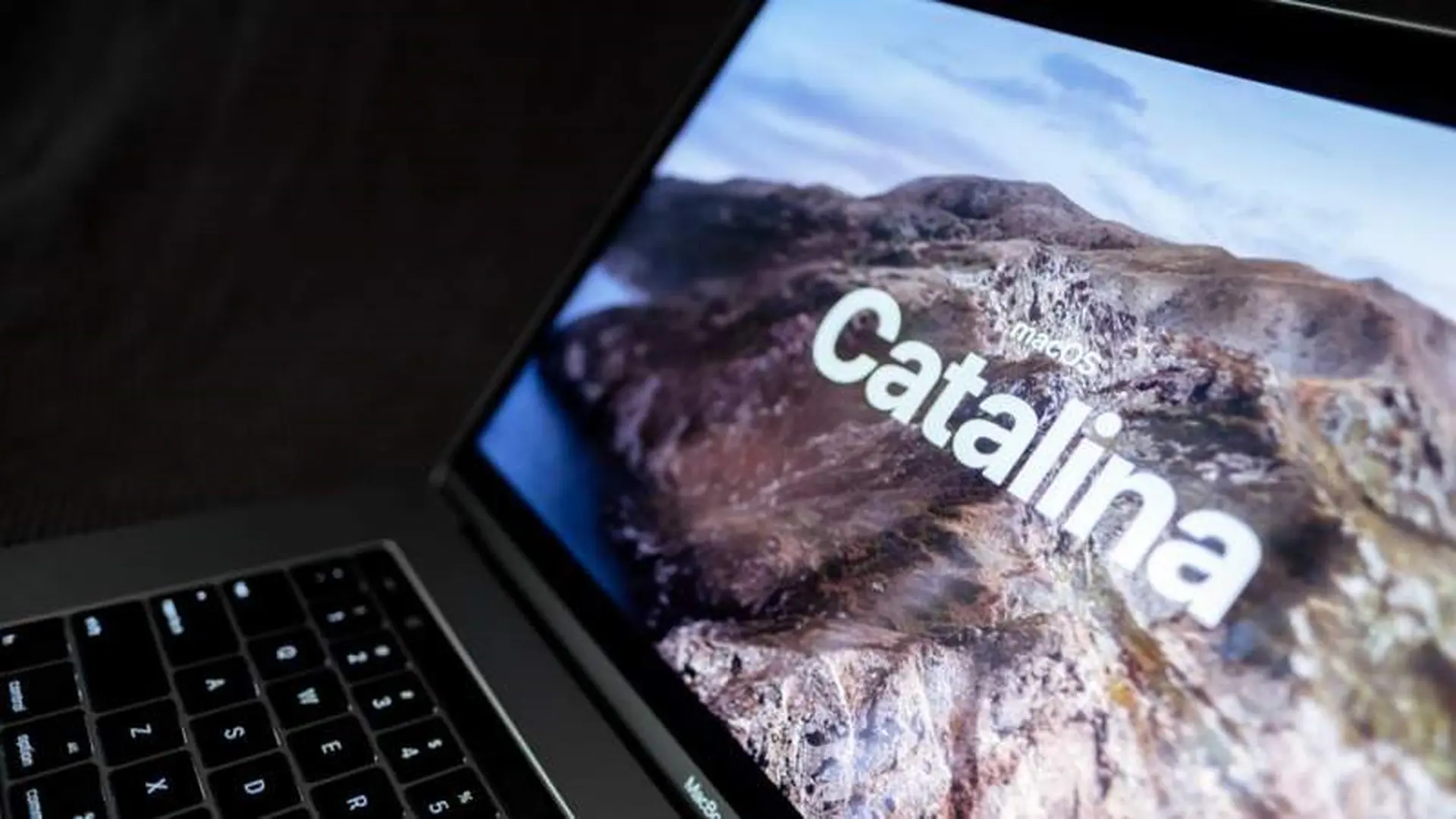Cách bật Chế độ tối tự động trên máy Mac trong macOS 10.15 Catalina
