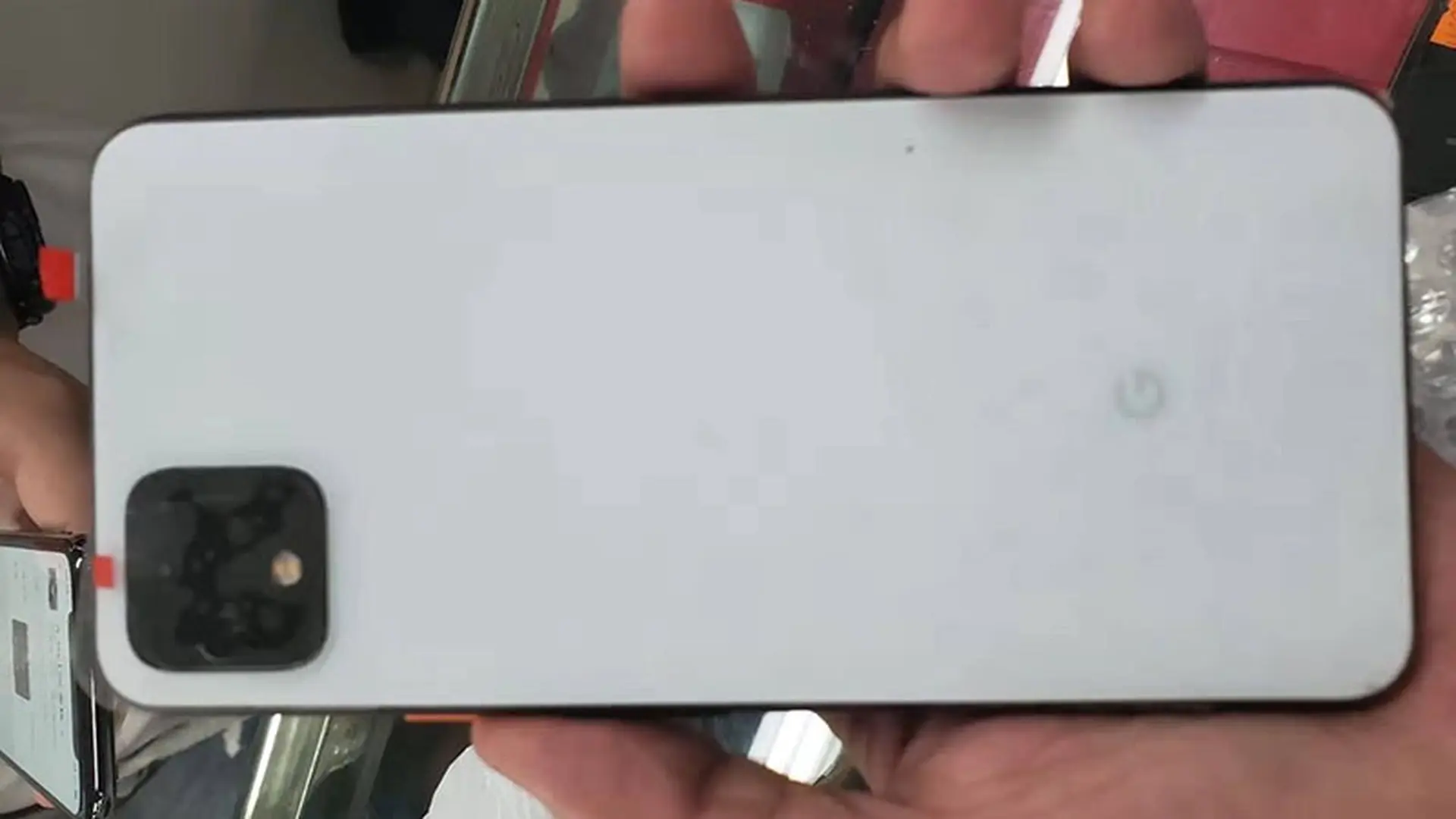 Google Pixel 4 XL tiếp tục lộ ảnh thực tế với cụm camera hình vuông độc đáo