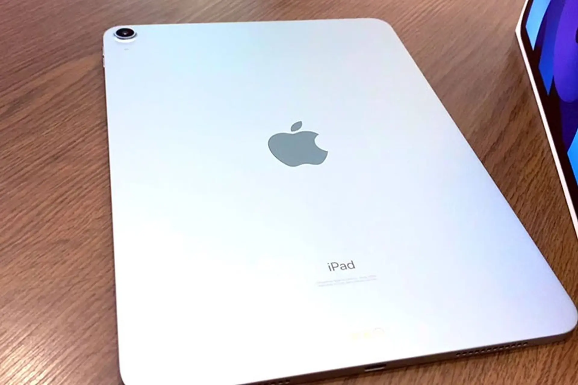 Video: Mở hộp iPad Air 4 với thiết kế mới, nút nguồn tích hợp Touch ID