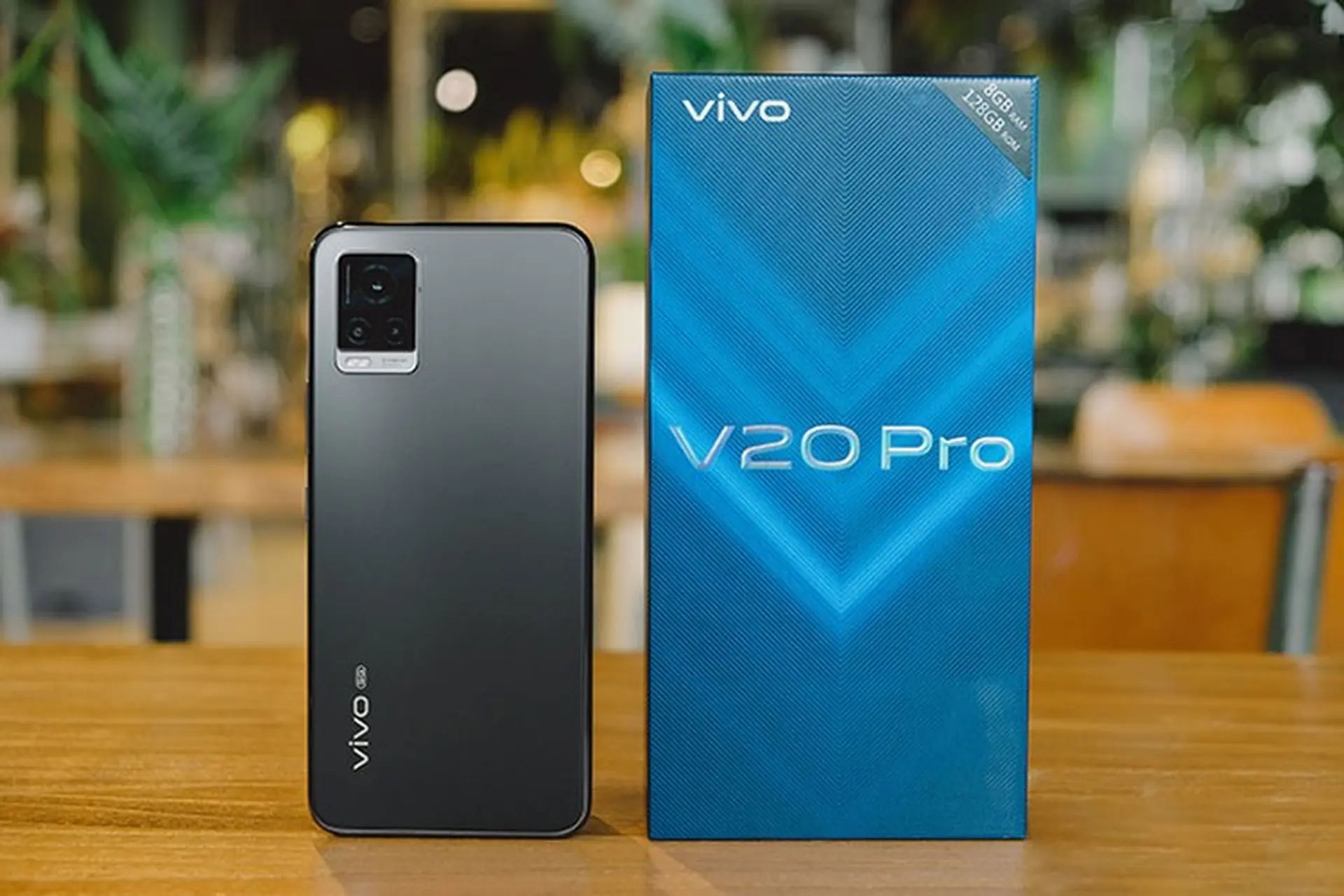 Trên tay Vivo V20 Pro: Snapdragon 765G, camera selfie kép 44MP, 5G, giá 11 triệu đồng