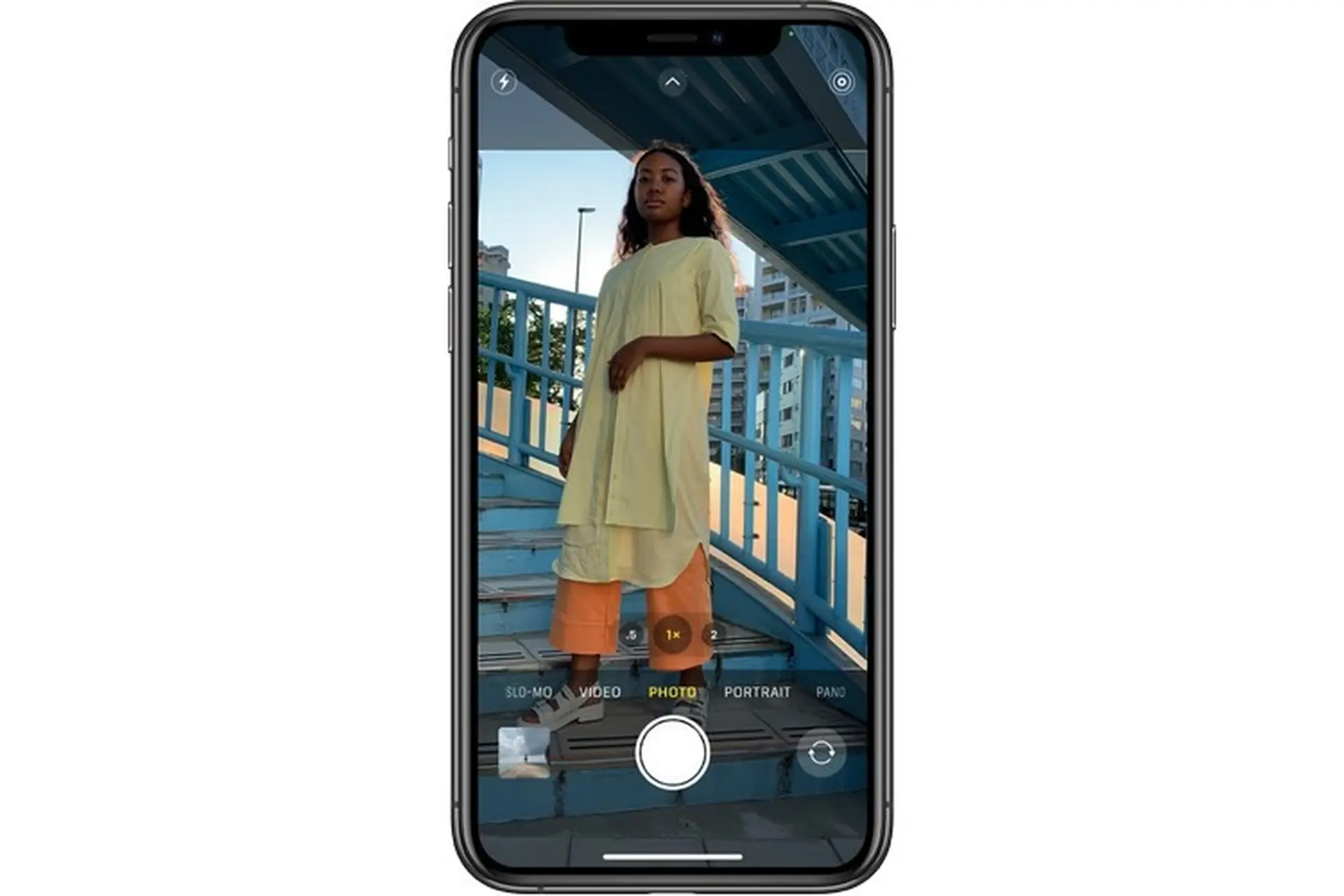 Chụp ảnh bằng camera trên iOS 14