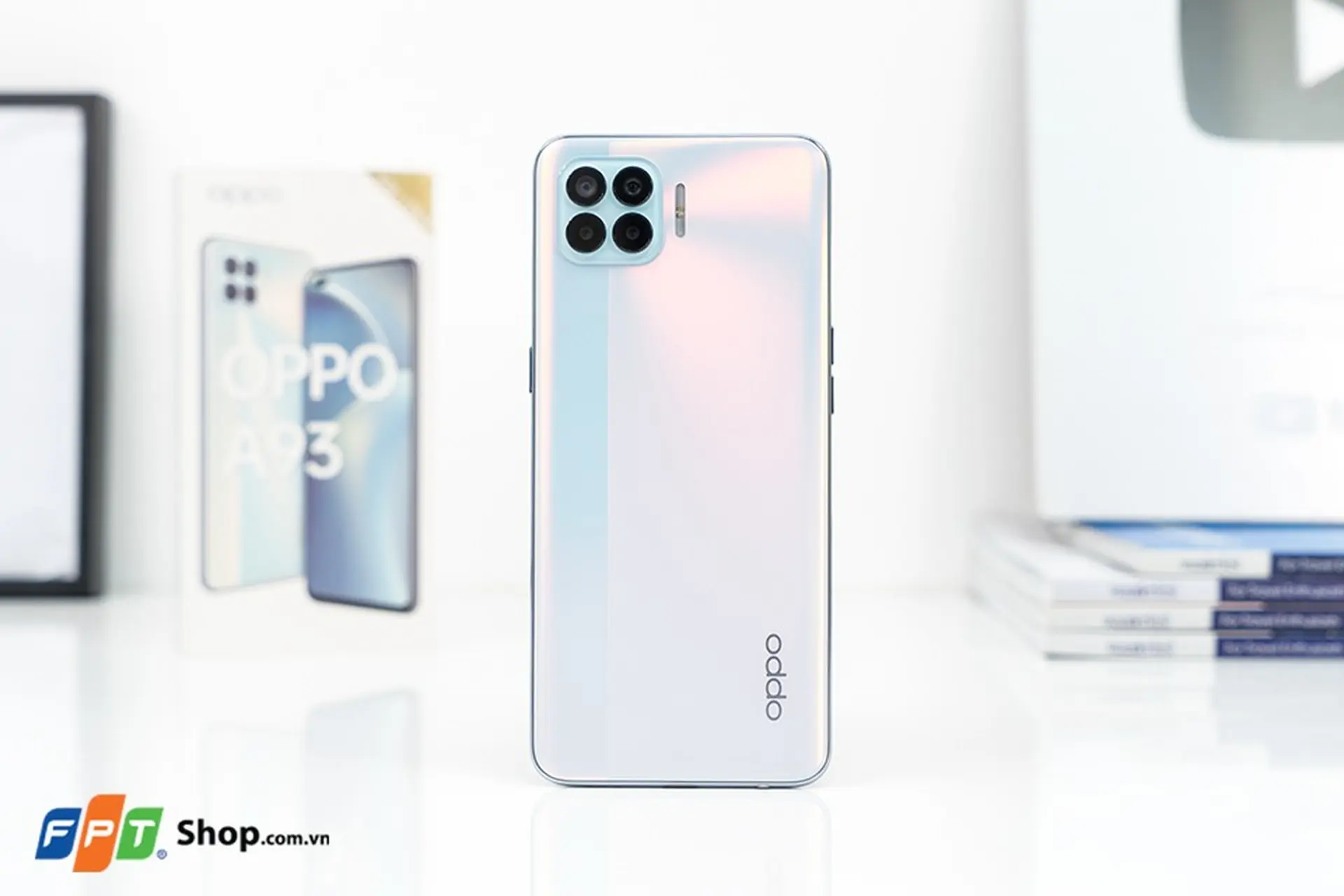 So sánh OPPO A93 và Reno4: Chênh nhau một triệu, chọn điện thoại nào hợp lý hơn?