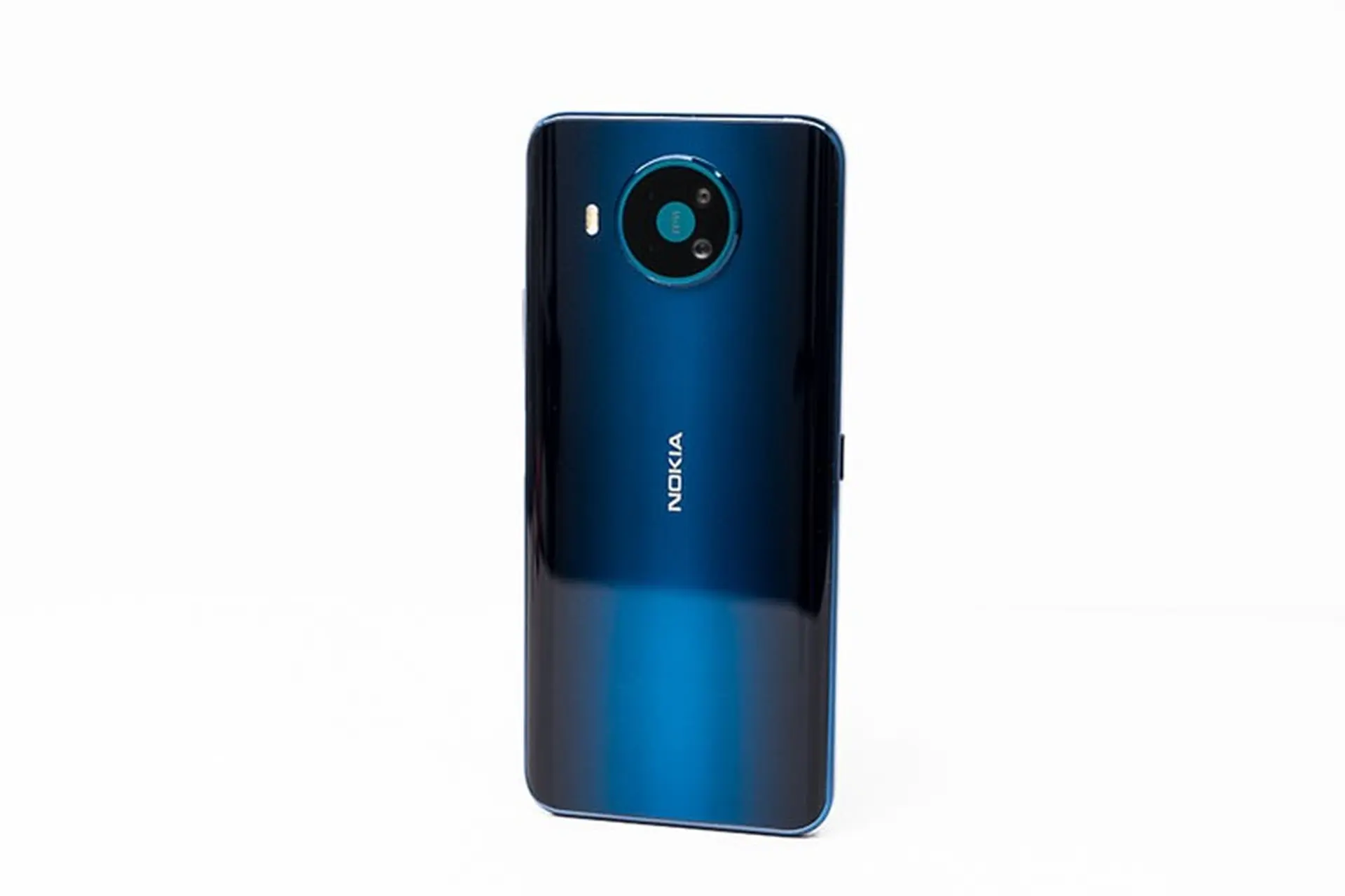 Trên tay Nokia 8.3 5G: Snapdragon 765G, camera 64MP, hỗ trợ 5G, giá 12,9 triệu đồng