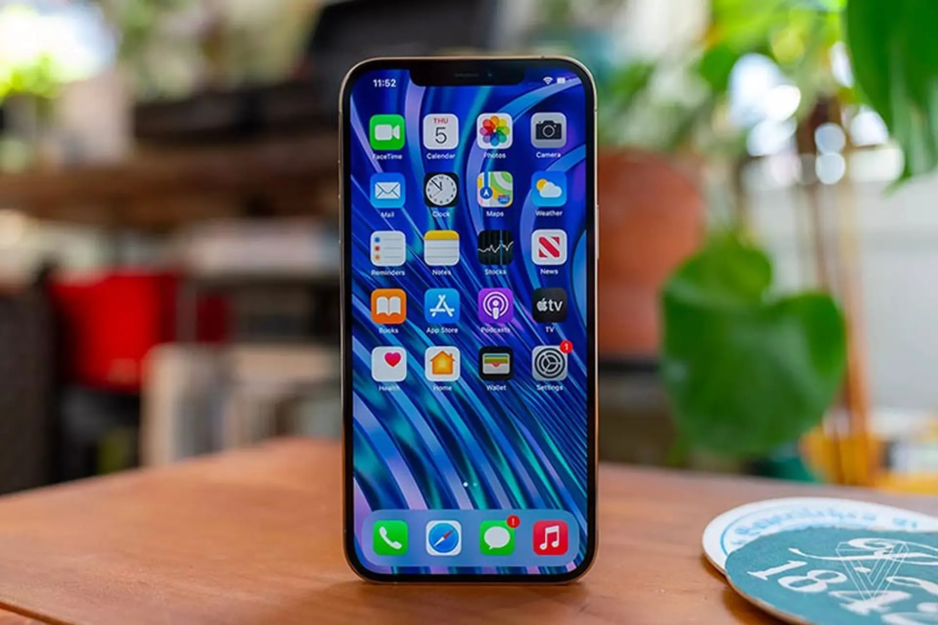 Bạn có nên chờ iPhone 12 Pro Max đắt tiền nhất không?