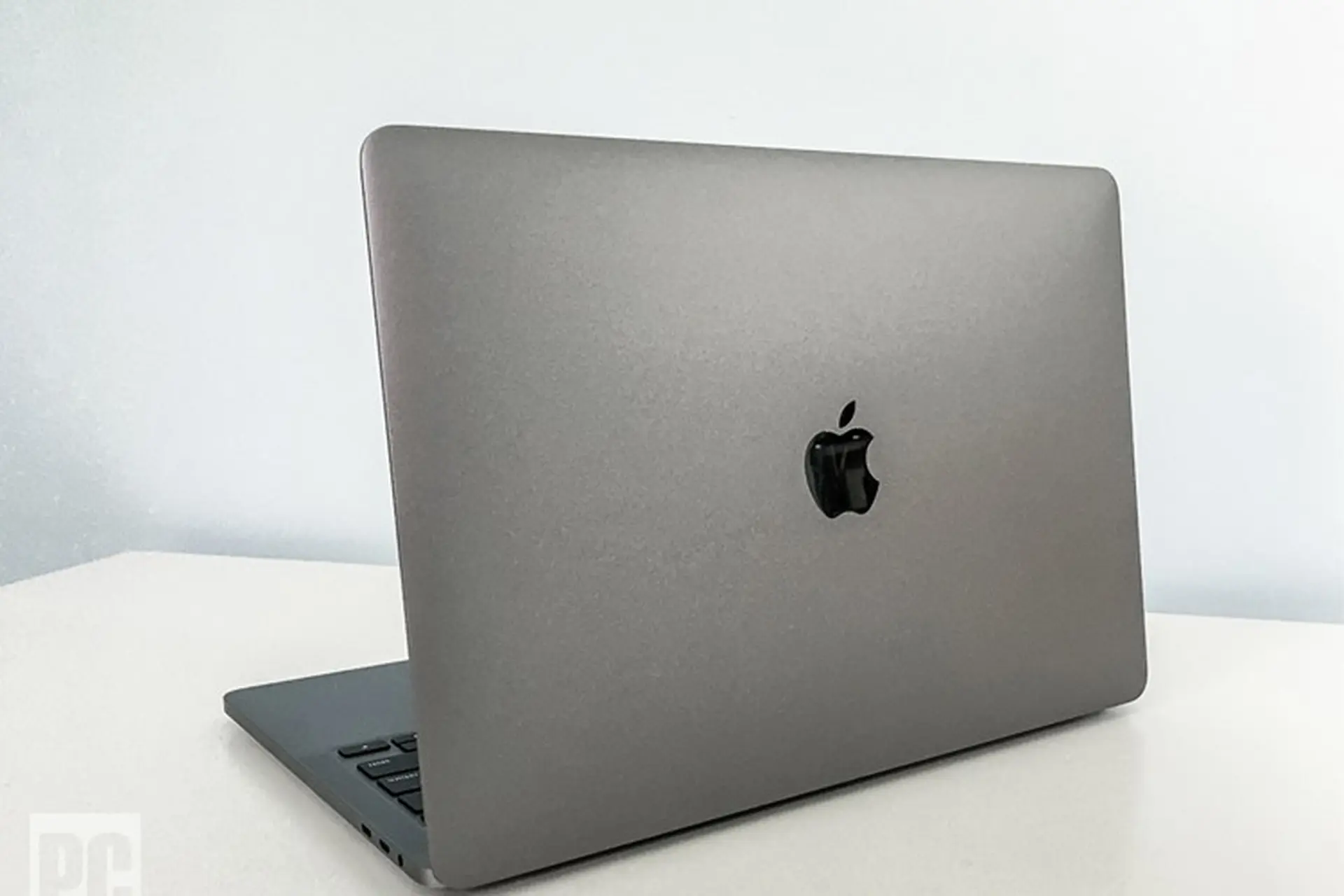 Top 4 laptop có dung lượng pin trâu nhất 2021