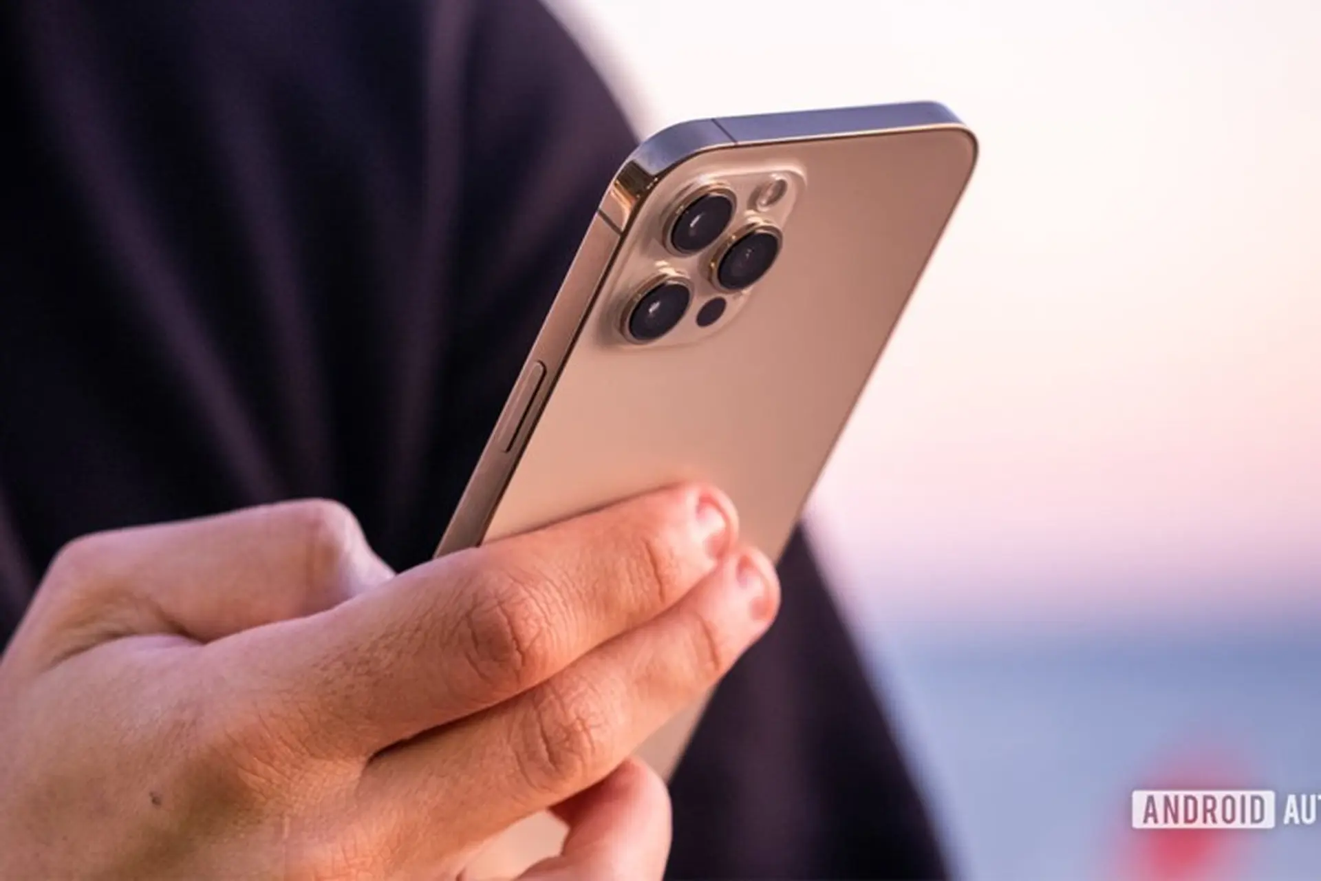 Báo cáo: iPhone 12, Apple Watch và Macbook M1 đều bán rất chạy 