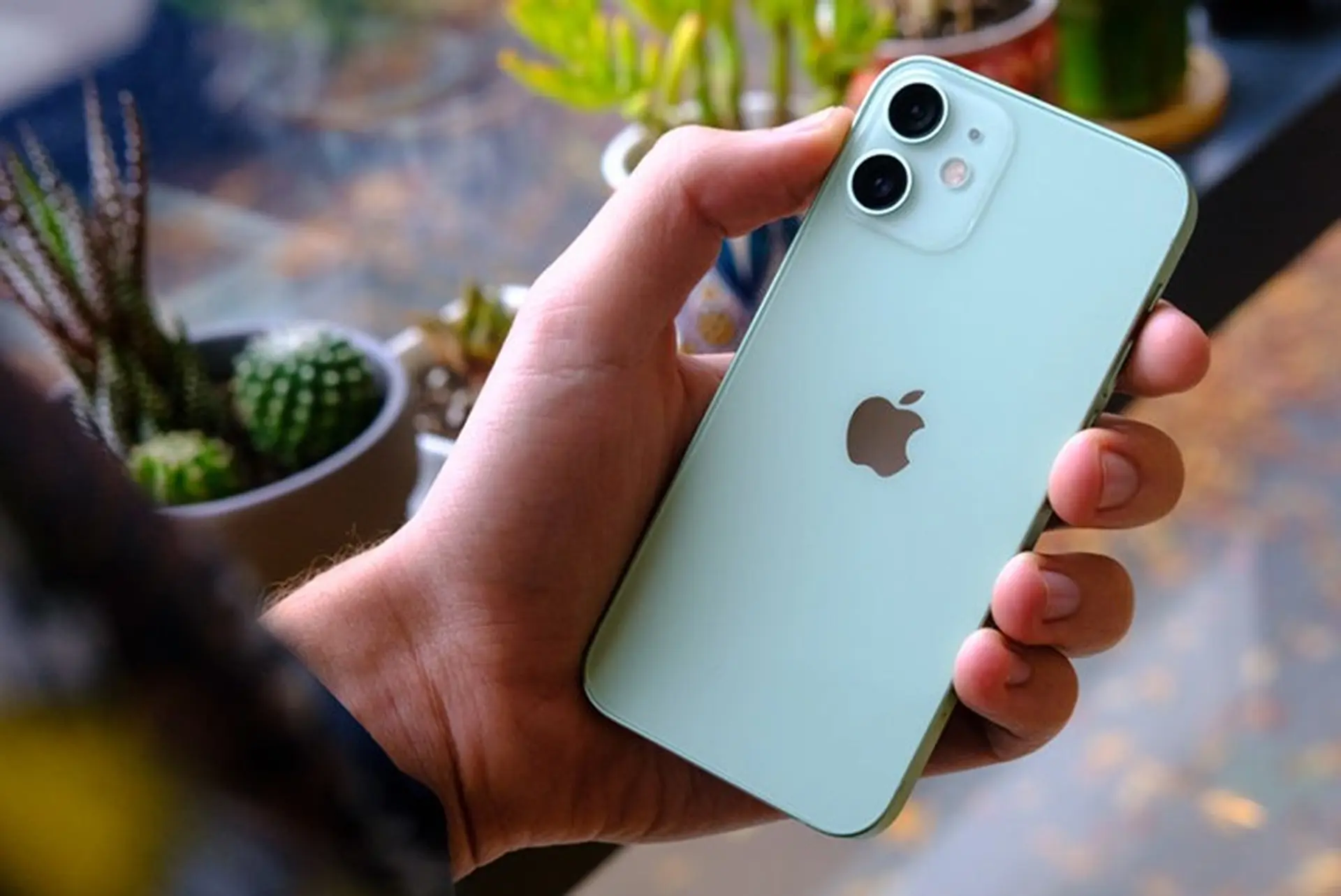 Một số chia sẻ thực tế về iPhone 12 mini