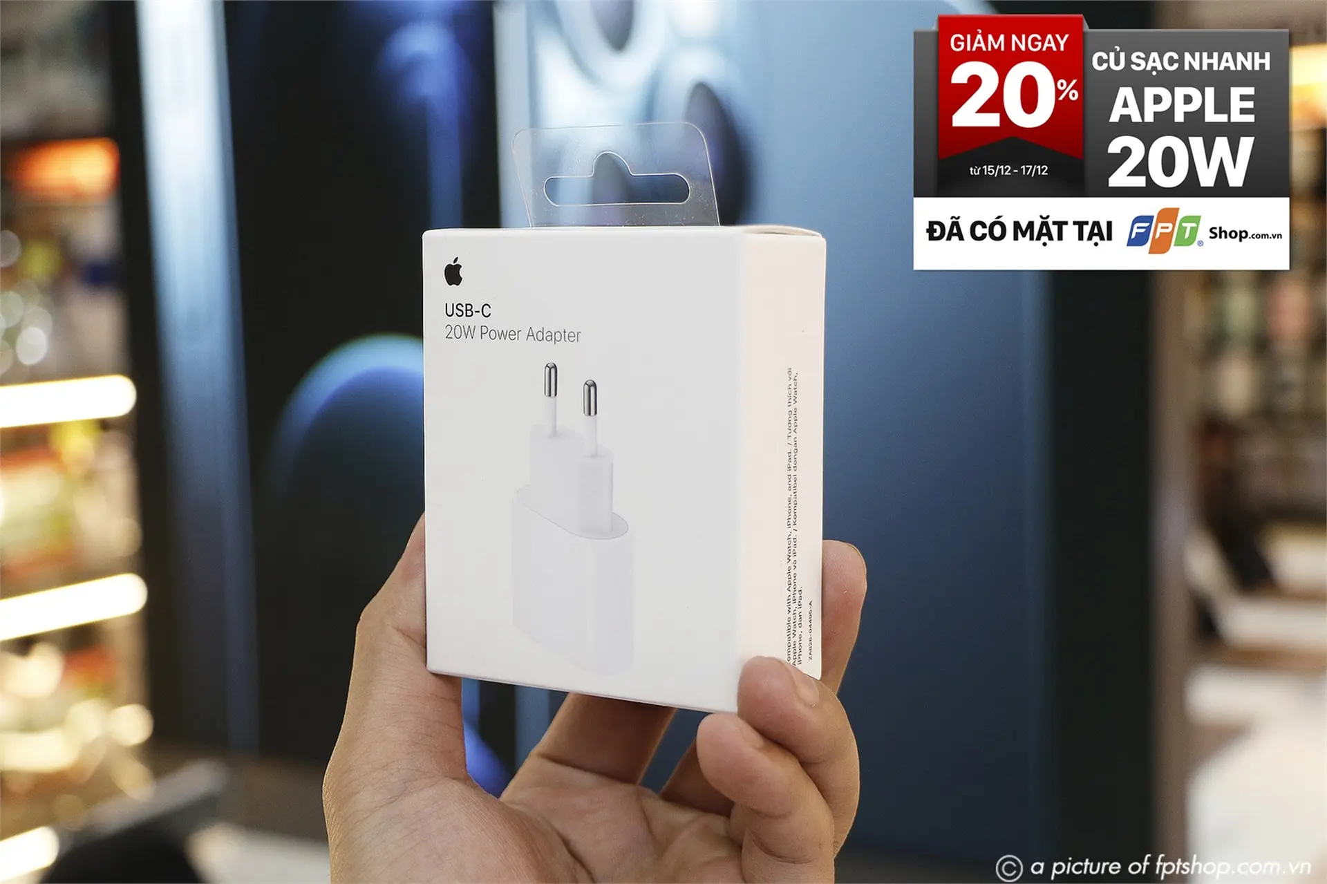 FPT Shop tiên phong mở bán trở lại sạc nhanh 20W và iPhone 12 Pro Max 128GB