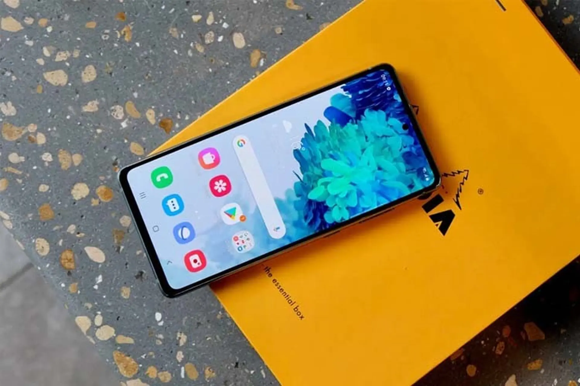 Sau flagship Galaxy S20, đến lượt Samsung Galaxy S20 FE lên đời One UI 3.0