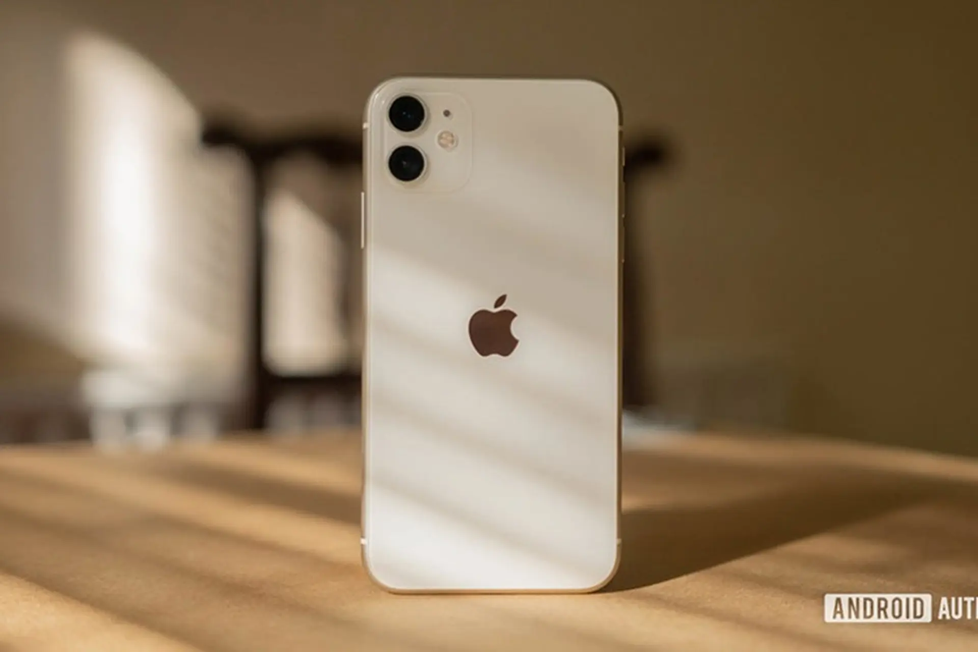 Bật mí lý do Apple không công khai dung lượng RAM và pin trên iPhone