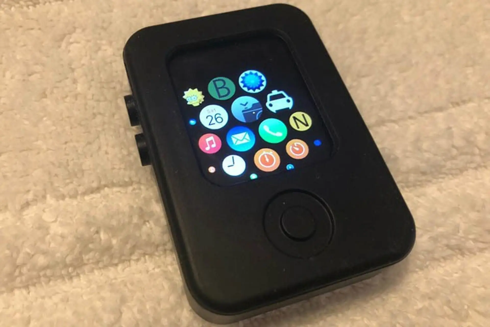 Nguyên mẫu Apple Watch thế hệ đầu tiên bất ngờ lộ ảnh khi đang chạy phần mềm pre-watchOS 1.0