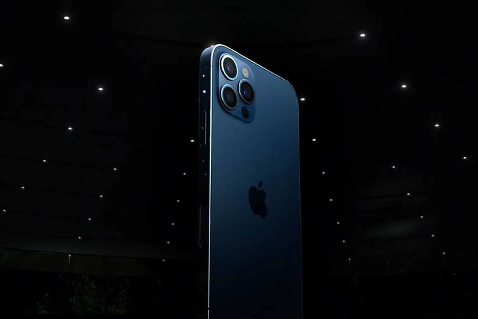 10 smartphone bán chạy nhất FPT Shop tháng 11: iPhone 12 Pro Max xuất sắc góp mặt!