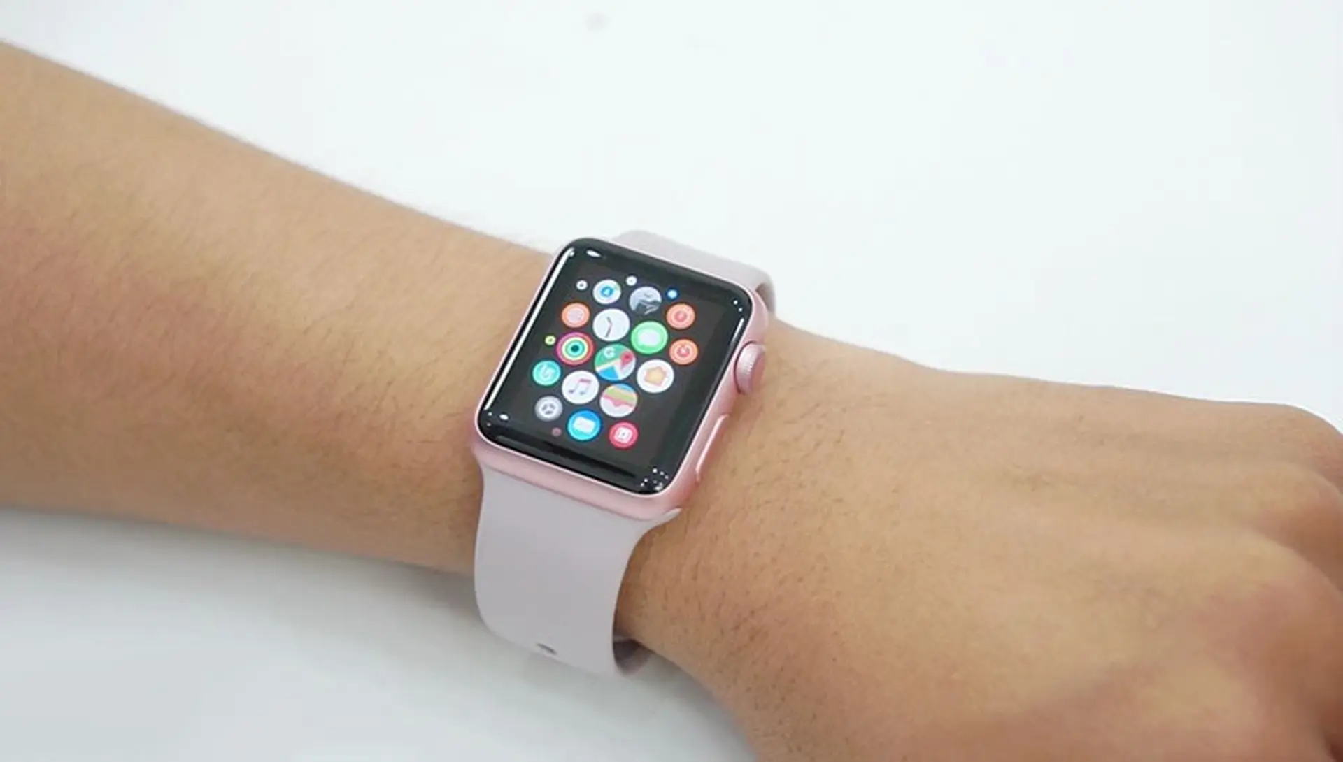 Apple bị tố “ăn cắp” công nghệ theo dõi sức khỏe trên Apple Watch