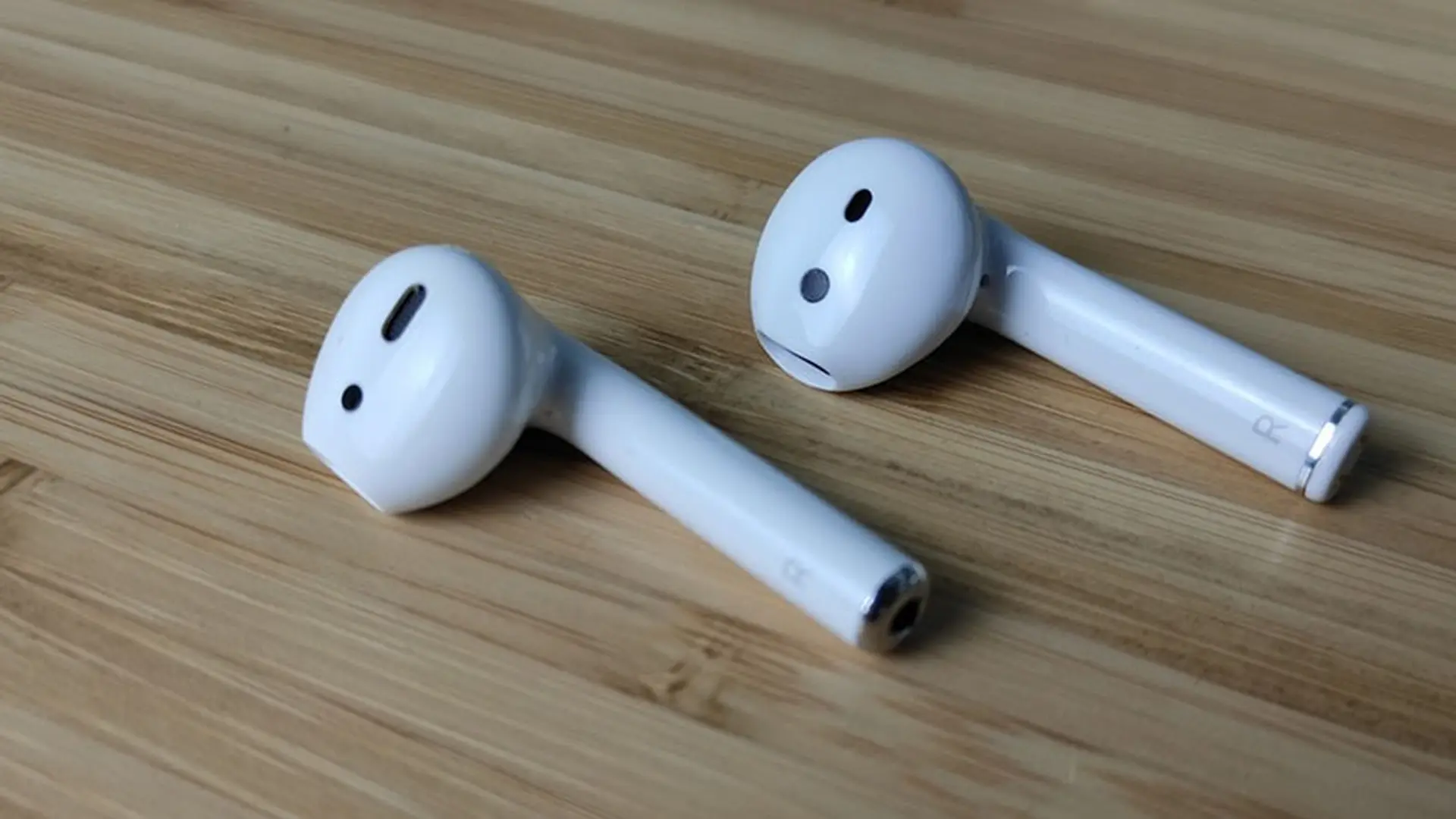 Realme Buds Air Neo lộ ảnh thực tế với thiết kế quen thuộc