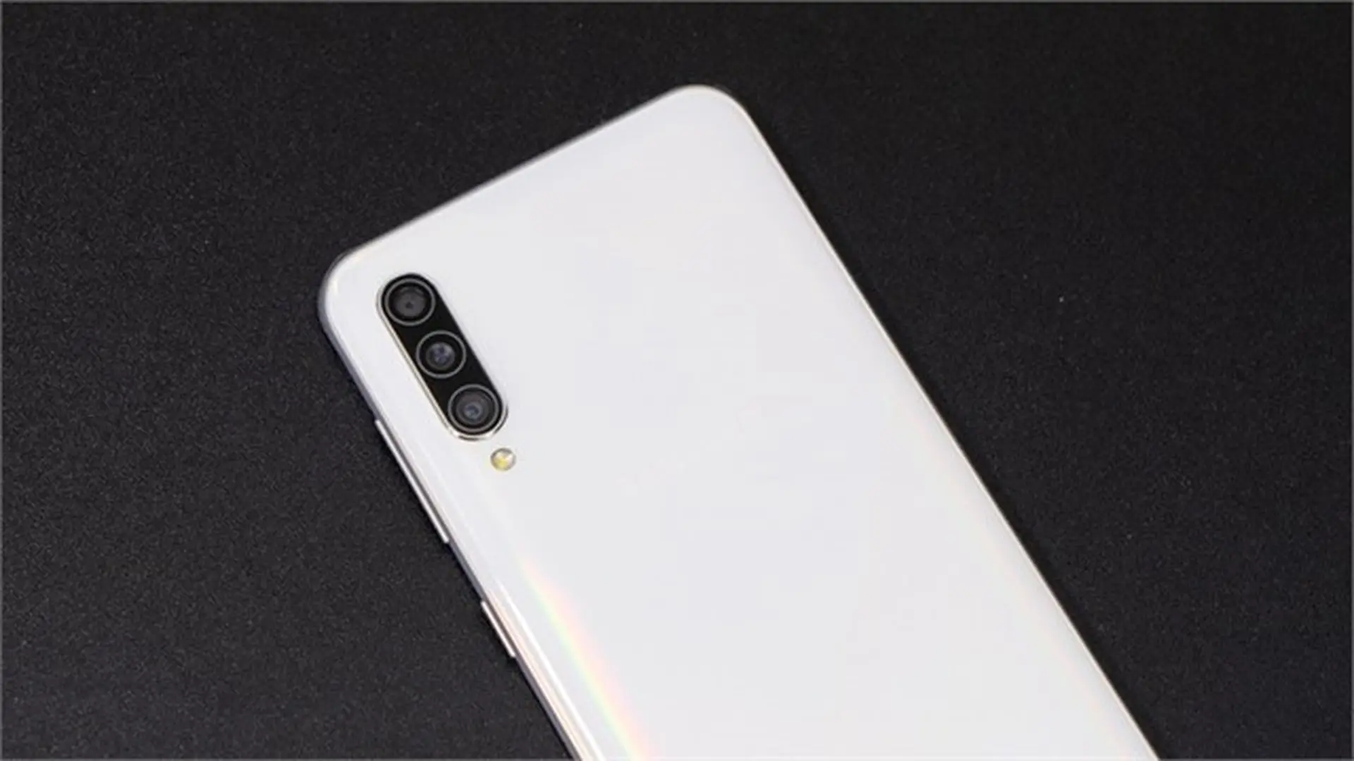 Sắm smartphone "xịn - rẻ" chơi xuân, đâu phải chỉ có iPhone